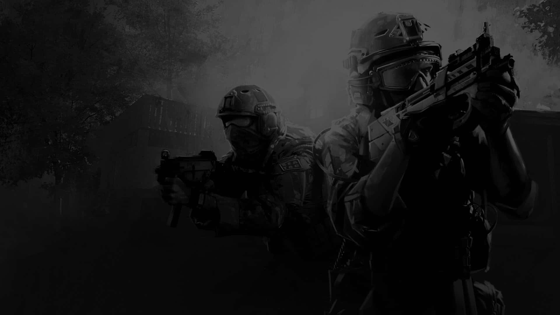 兩名身穿戰鬥裝備的武裝士兵在霧氣瀰漫的森林中瞄準武器。