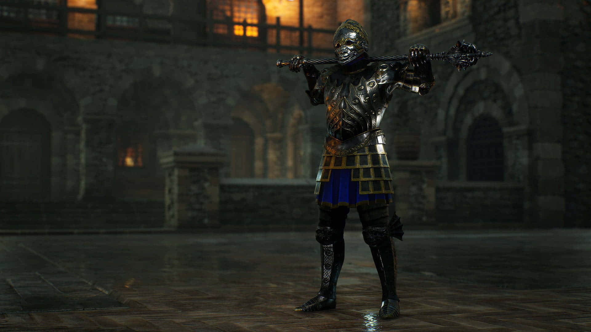 1920x1080 暗處戰場 Mordhau 背景 壁紙 — 一名身穿華麗銀色盔甲和藍色蘇格蘭裙的騎士，在光線昏暗的石頭庭院中手持帶刺狼牙棒。