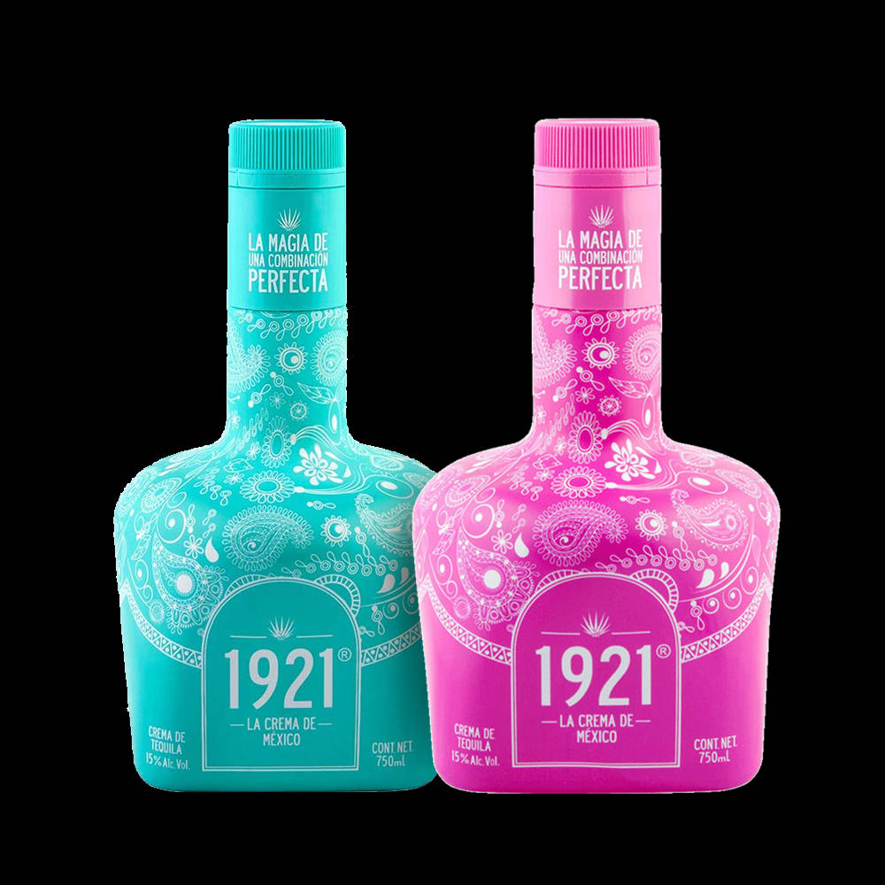 兩個色彩繽紛的1921年龍舌蘭酒瓶，帶有佩斯利設計，一個粉紅色一個藍綠色。
