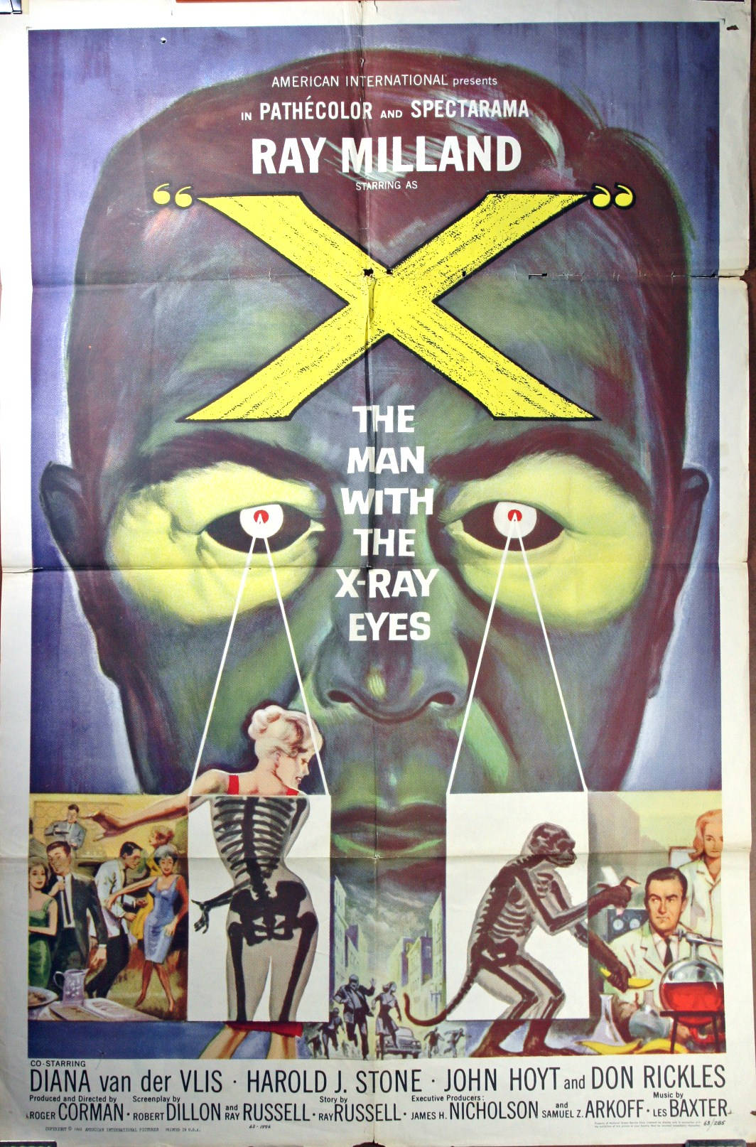 復古科幻電影海報，為《The Man with the X-Ray Eyes》設計，顯示一個眼睛發光的男人和X光場景。