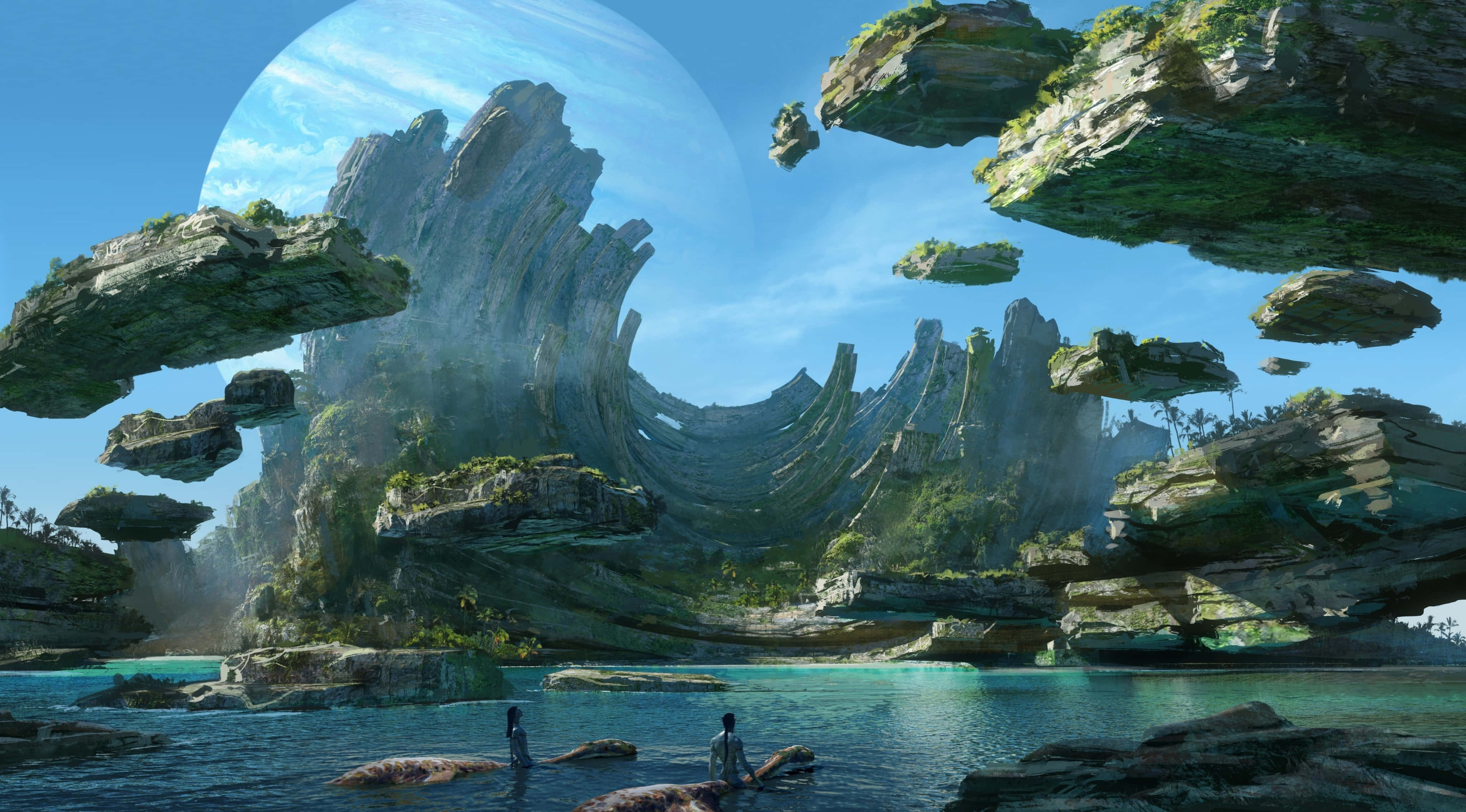 探索《阿凡達2：水之道》中的水之世界 壁紙 — 在超現實的外星景觀中，兩個人物站在碧綠色的水中，下方是漂浮的岩石島嶼，上方是一輪巨大的藍色月亮。