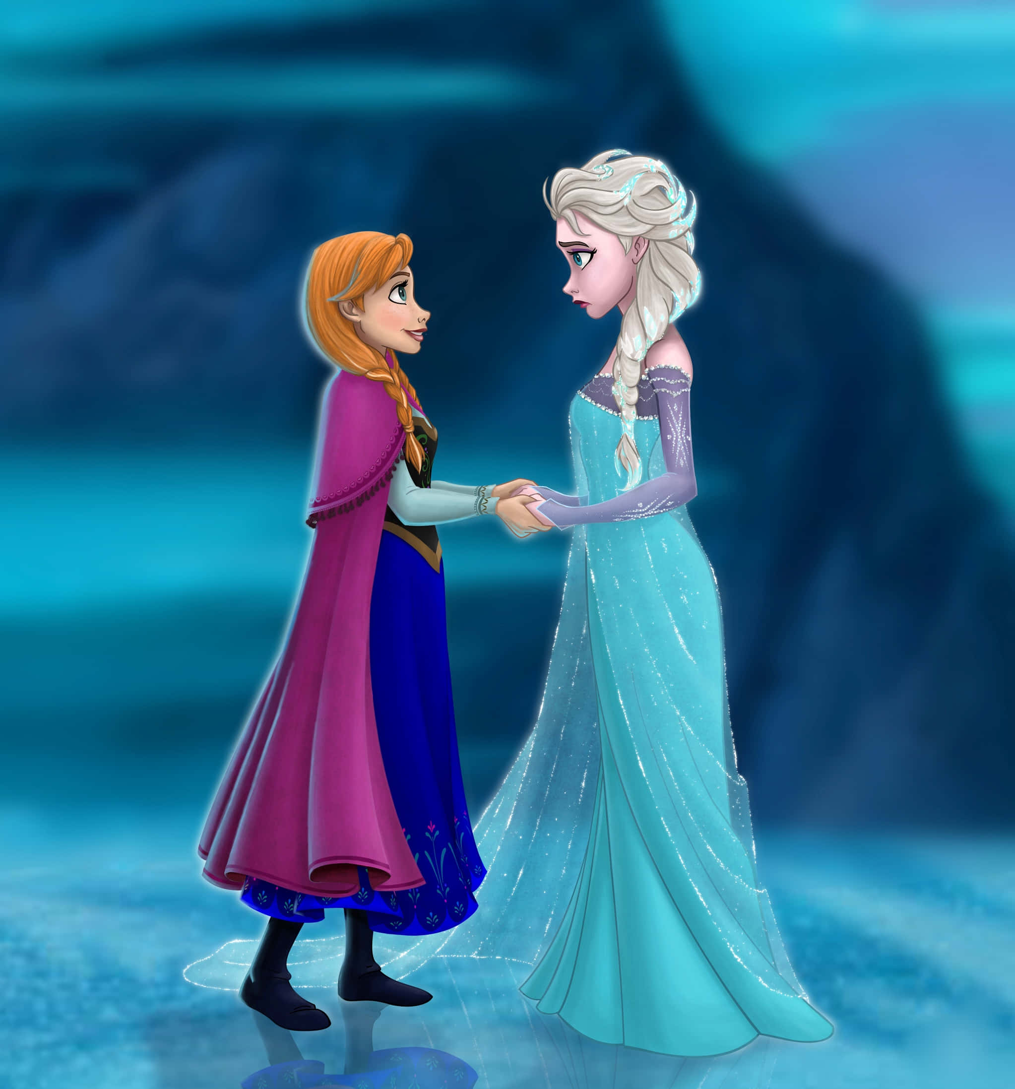 姐妹永恆——來自《冰雪奇緣2》的艾莎與安娜 壁紙 — 《魔雪奇緣》的安娜和愛莎在閃爍藍光反射在冰凍地面的發光冰洞中牽手。