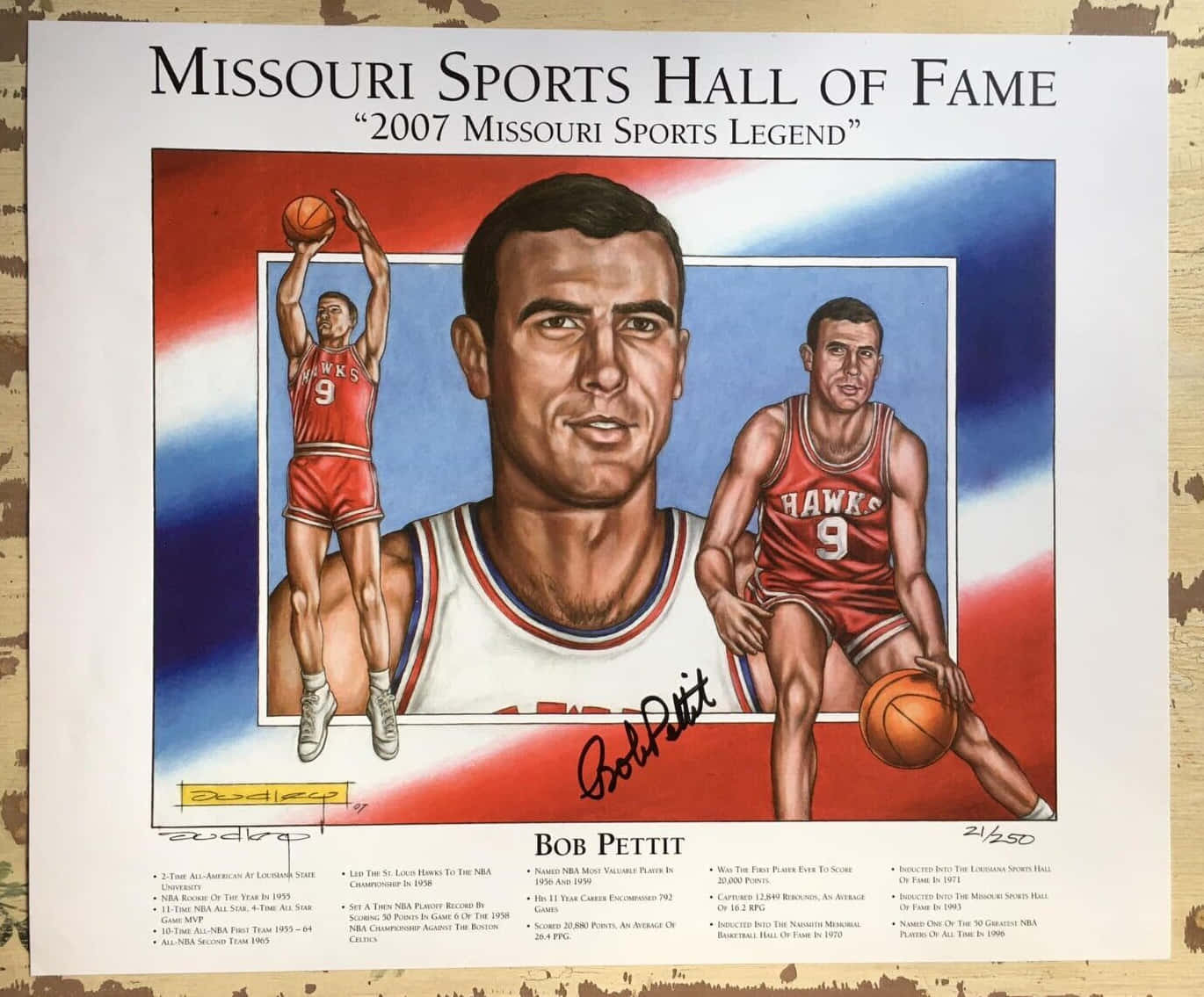 向Bob Pettit（2007年密蘇里體育名人堂傳奇）致敬的插畫，呈現三個持球動作姿勢。