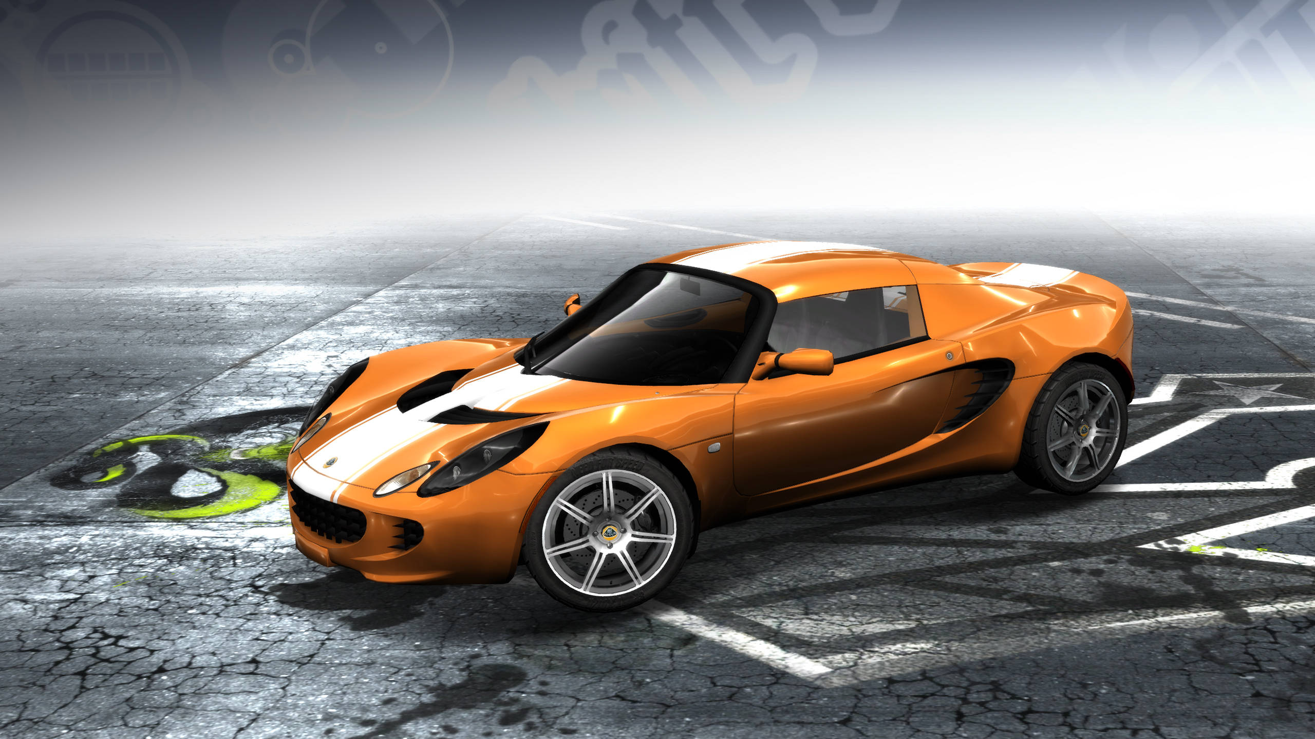 2008款橙色路特斯Elise SC跑車 壁紙 — 一輛充滿活力的橙色跑車帶有白色賽車條紋，停在佈滿裂痕的瀝青賽道上，賽道上有褪色的白線和綠色塗鴉。