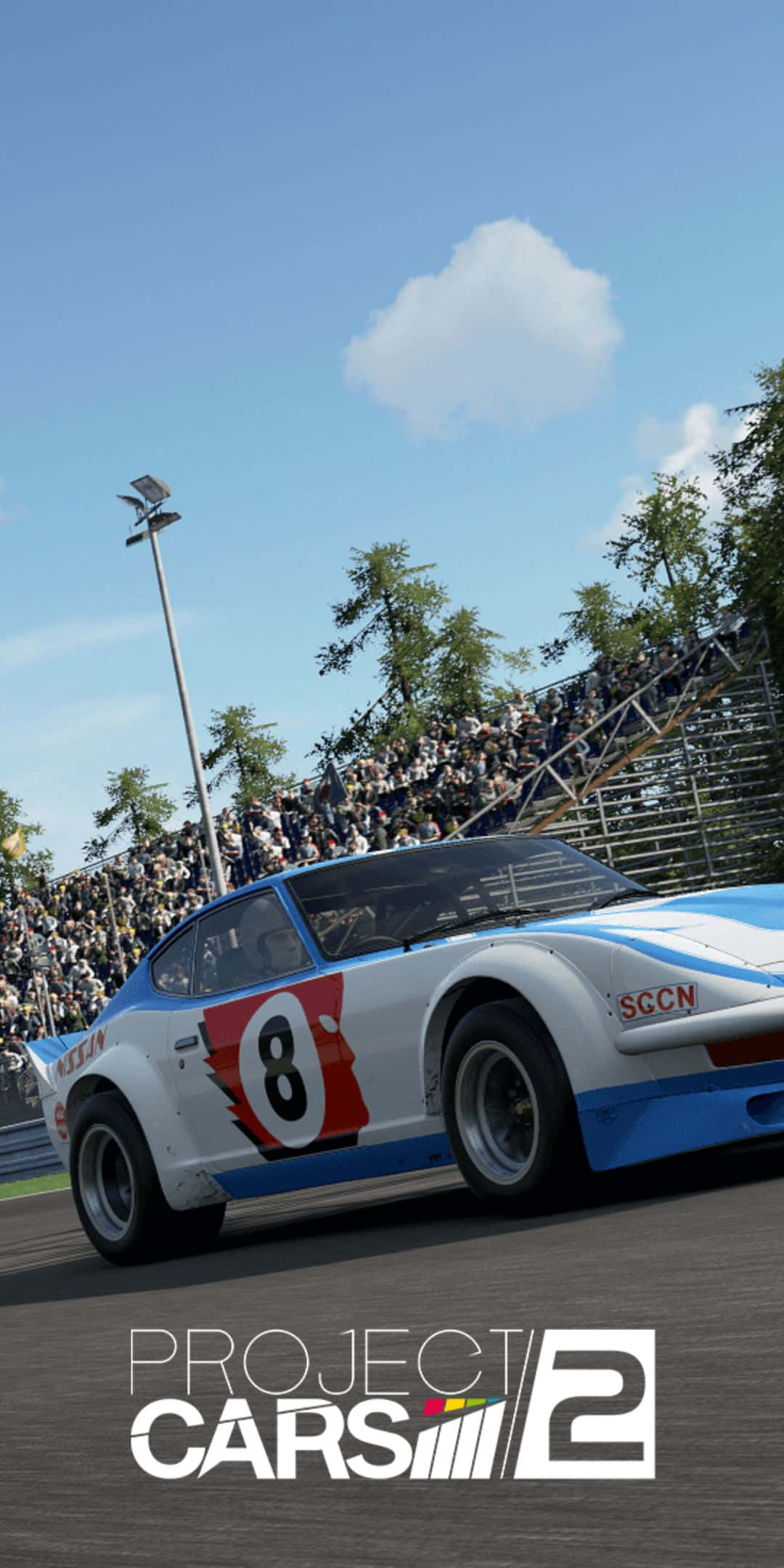 2016 年梅賽德斯-AMG — Pixel 3 Project Cars 2 背景 壁紙 — 一輛白色藍色賽車，號碼8，在晴朗藍天下沿著賽道疾馳，看台上有觀眾。