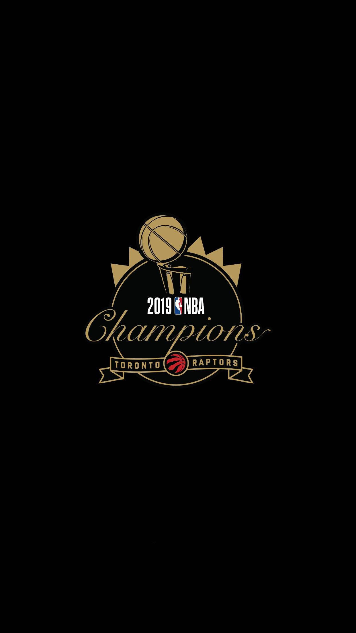 多倫多暴龍隊2019 NBA 壁紙 — 金色多倫多速龍隊2019年NBA冠軍標誌居中在黑色背景上，帶有籃球獎盃設計。