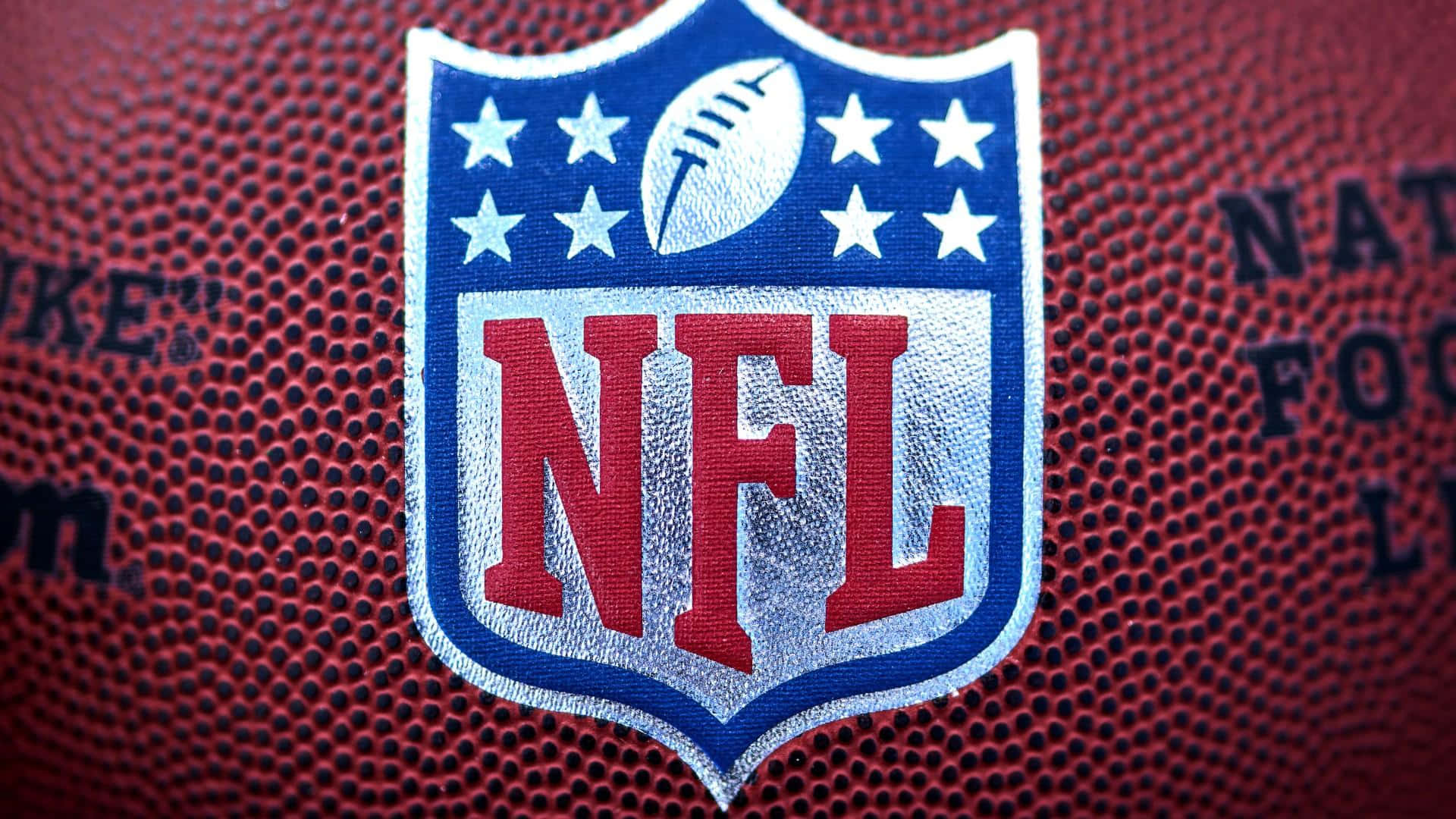 NFL標誌縫在橄欖球上，帶有可見的品牌文字和皮革質感。