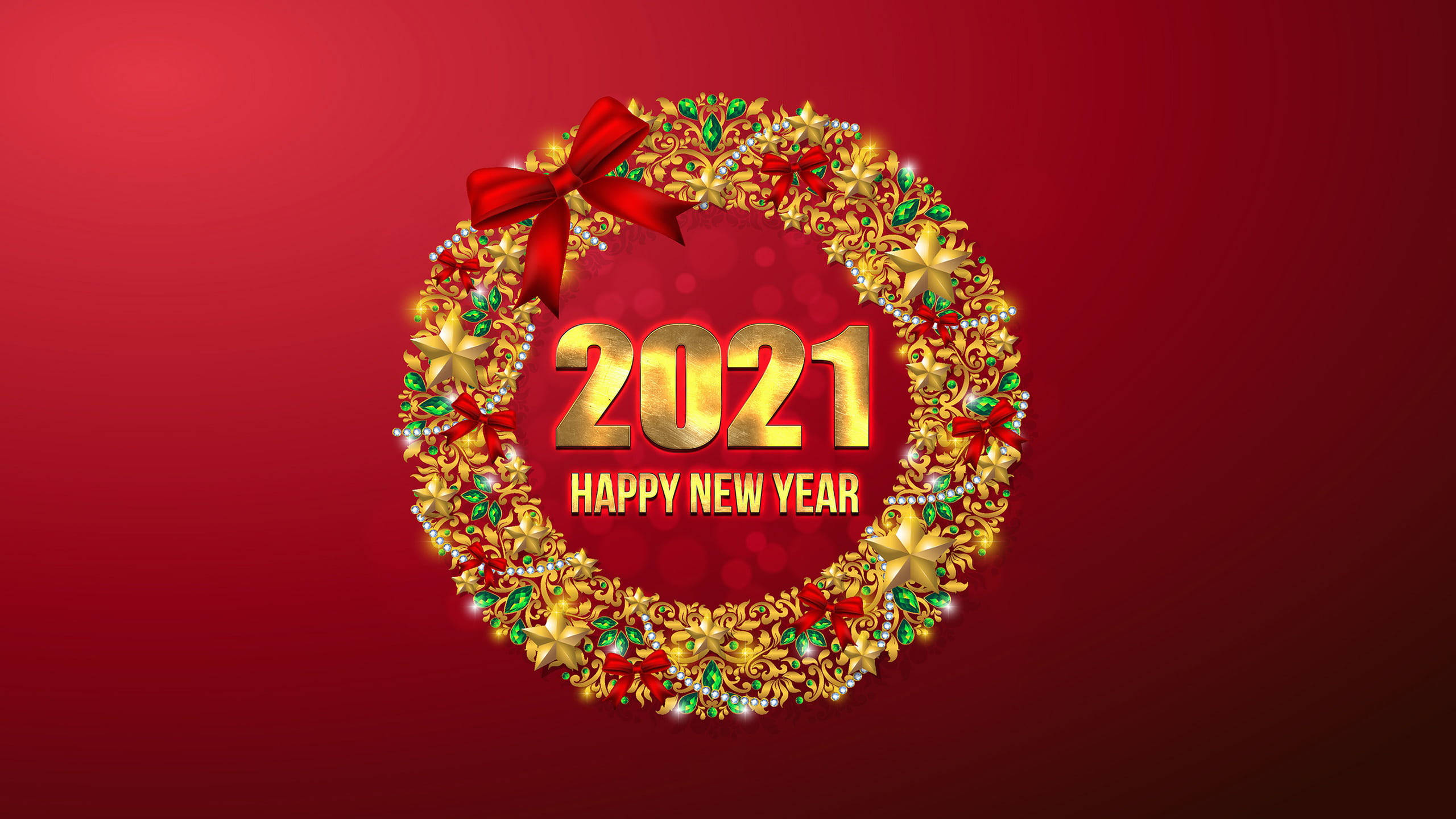 2021 年快樂新年祝福配聖誕花環 壁紙 — 一個節日金色花環，飾有紅色蝴蝶結、星星和珍珠，在豐富的紅色漸變背景上框住發光的2021文字。