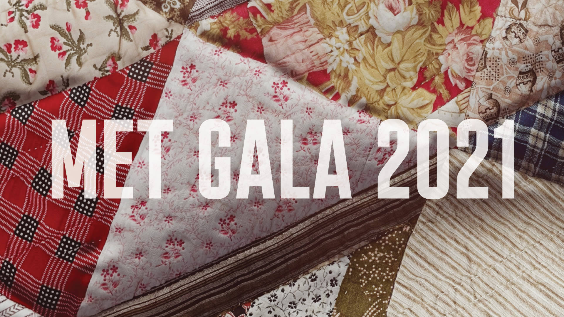 復古拼布被，帶有花卉和格子圖案，以及文字 MET GALA 2021。