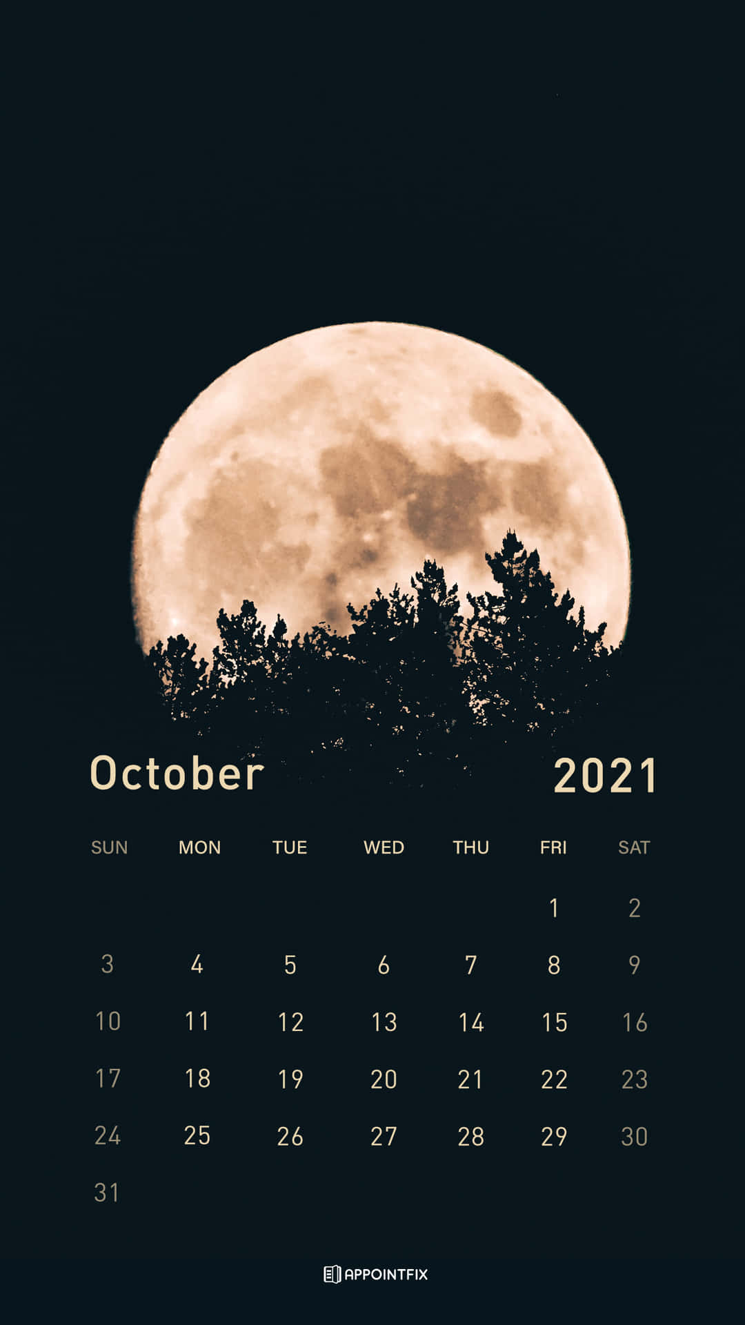 2021年10月日曆，夜間滿月在松樹後升起。