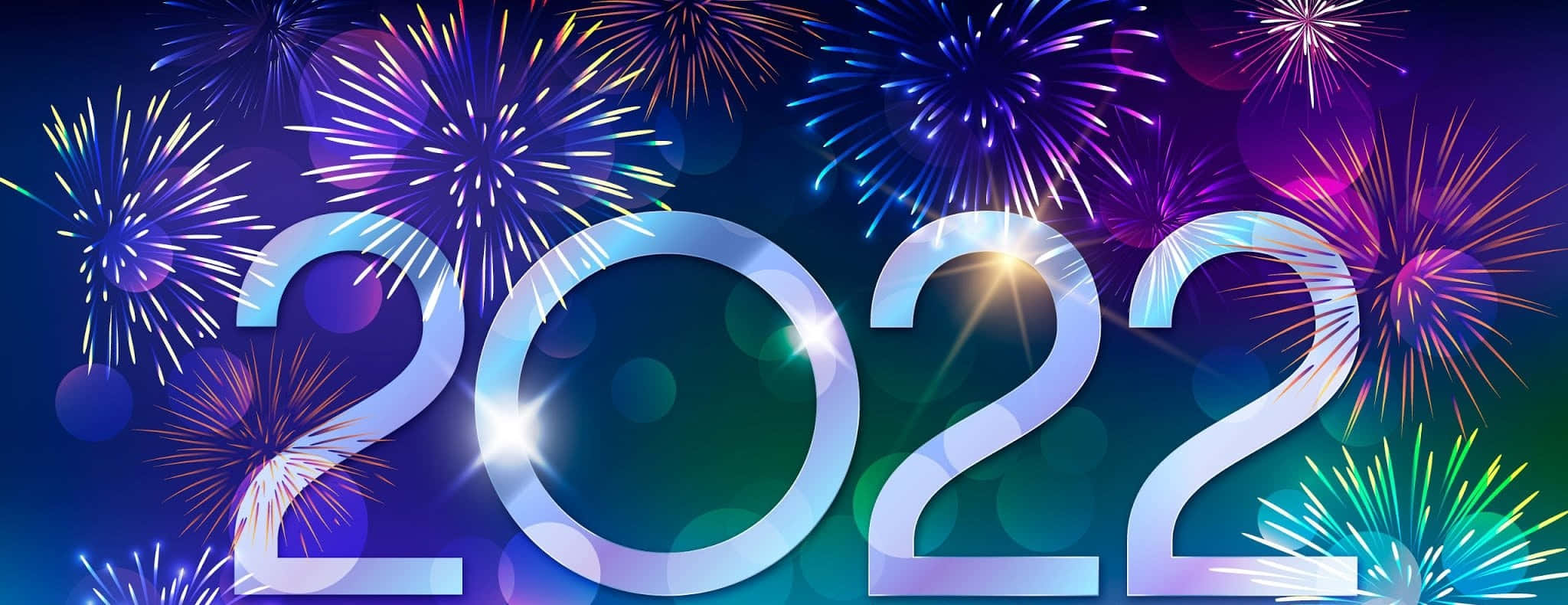 銀色2022煙火背景 壁紙 — 充滿活力的紫色和藍色煙火在發光的金屬2022數字後面爆炸，背景是深色漸變天空。