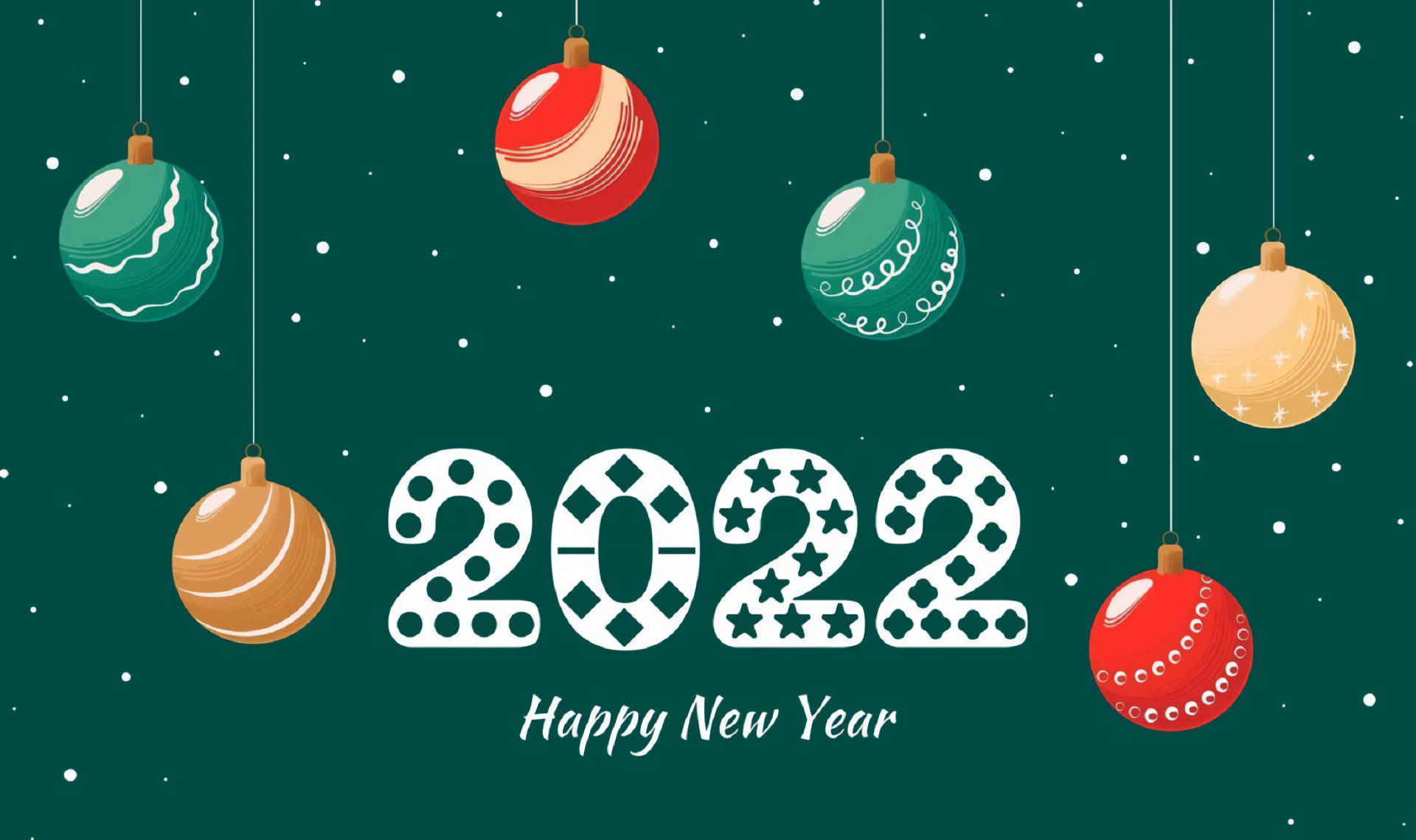 2022新年快樂聖誕球壁紙 壁紙 — 五個色彩繽紛的懸掛裝飾點綴著帶有白色斑點的深綠色背景，以及以節日圖案字體顯示的2022年。