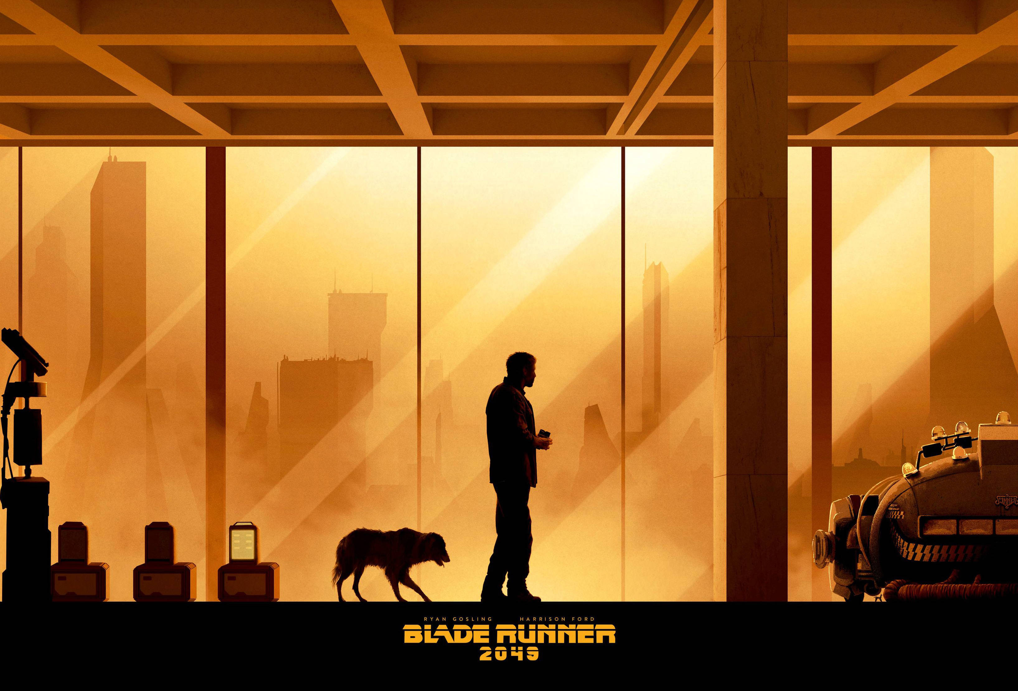 《銀翼殺手2049》瑞克與他的狗 4K 壁紙 — 一個孤獨的男人和他的狗站在一個大窗前，剪影映襯著一片朦朧橙色未來城市景觀。