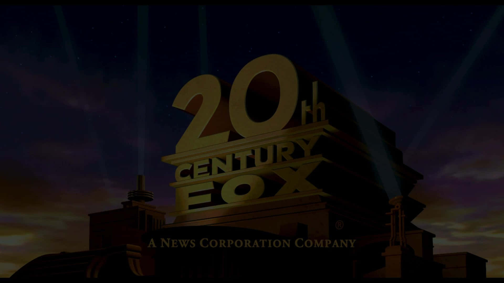 金色嘅20th Century Fox標誌喺夜晚嘅星空下被射燈照亮。