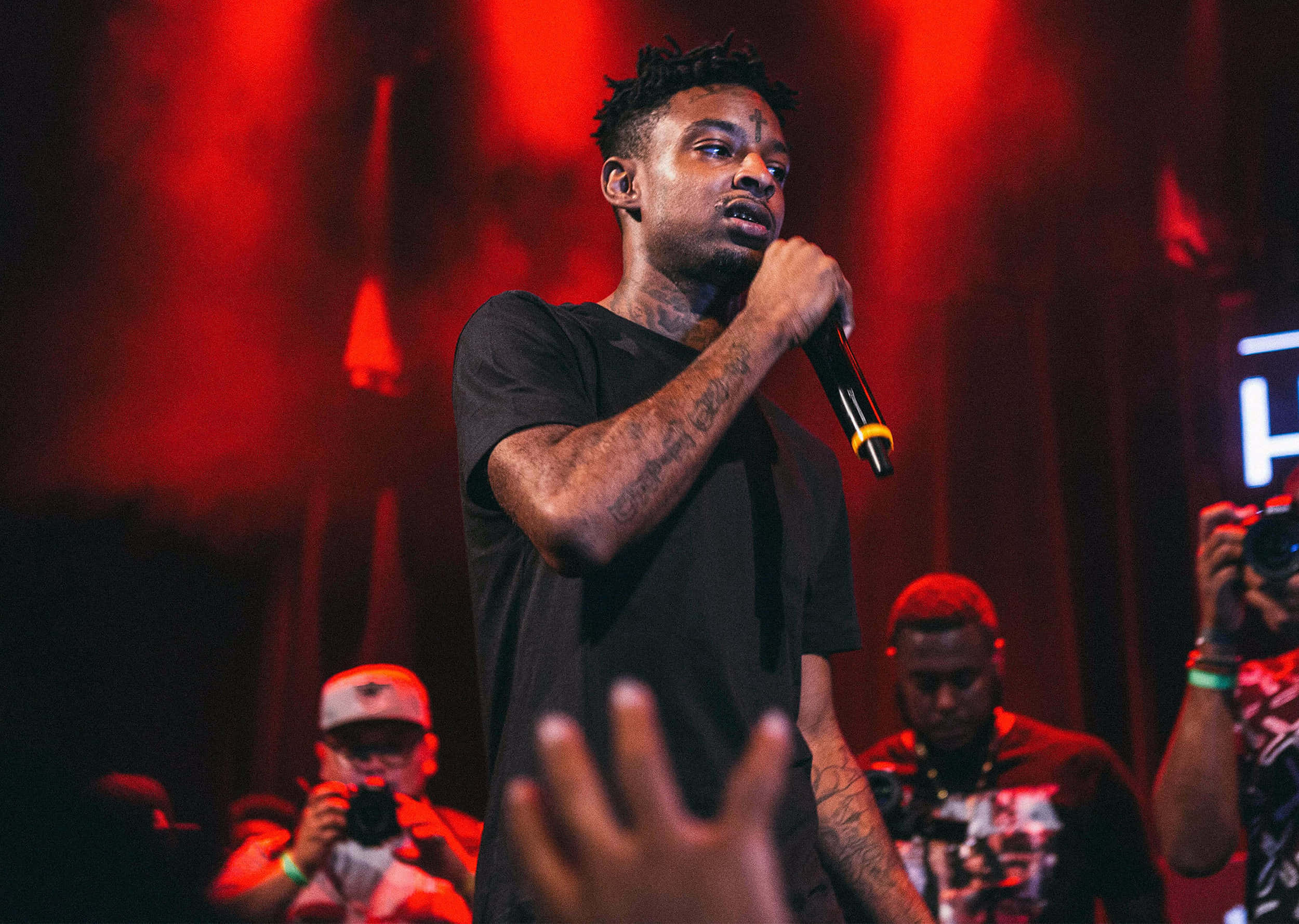 21 Savage 現場表演時佩戴其標誌性鏈條 壁紙