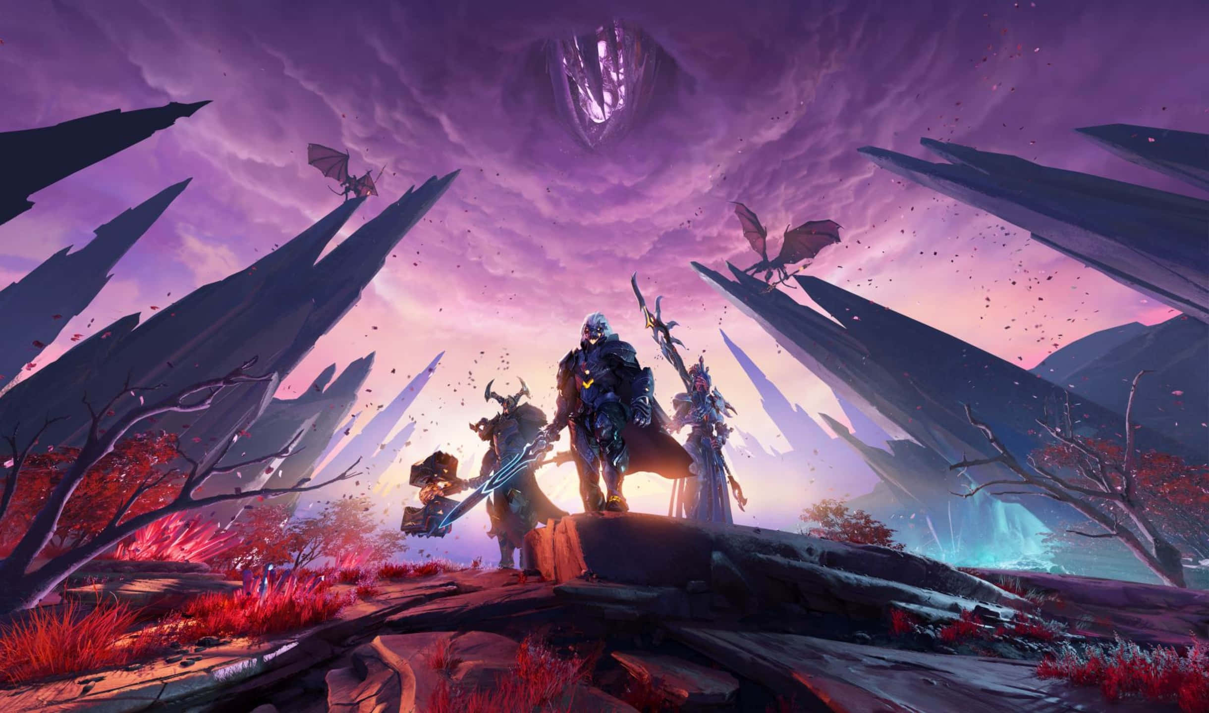 2440x1440《Godfall》「聖者之劍」背景 壁紙 — 三名身穿鎧甲的冒險者站在岩石露頭上，紫色天空下，發光生物飛過鋸齒狀的水晶尖塔。