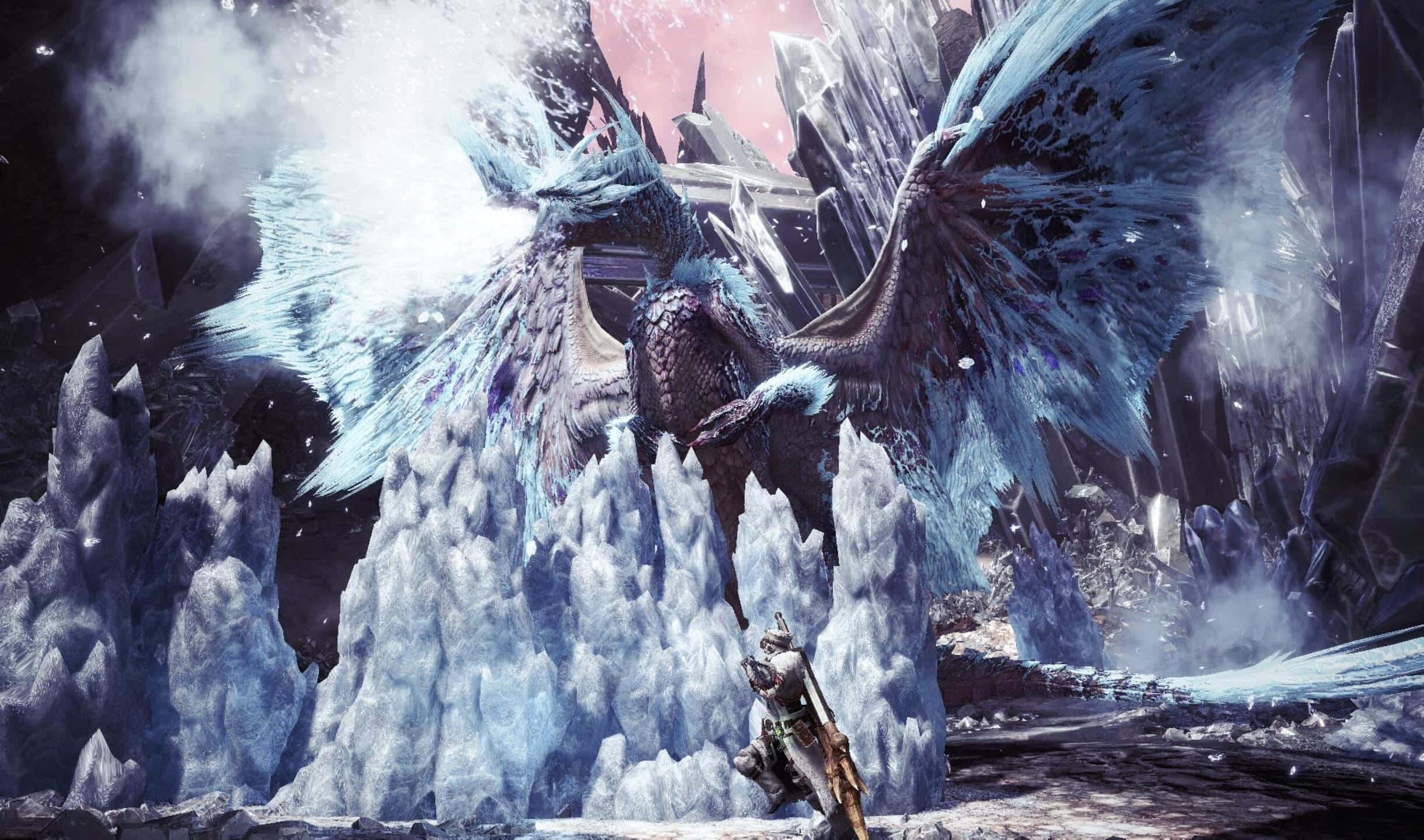 2440x1440 Monster Hunter World 冰霜背景 壁紙 — 一名孤獨的戰士在粉紅色和紫色的天空下，於鋸齒狀的水晶形成物之間面對一條巨大的冰龍。