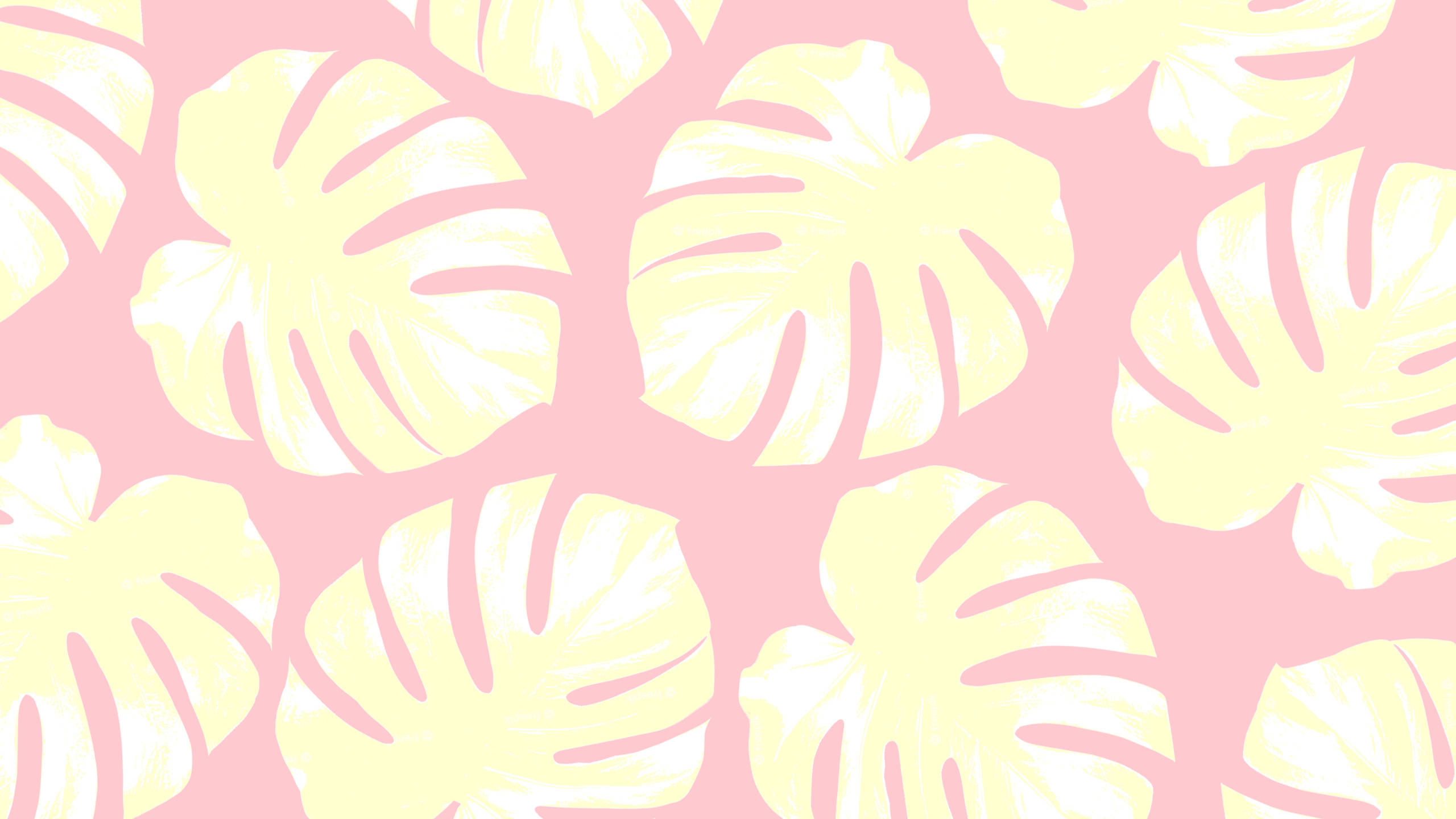 2560x1440 夏日柔粉葉紋 壁紙 — 粉紅色背景上綴有重複的淡黃色龜背竹葉，形成無縫熱帶圖案。