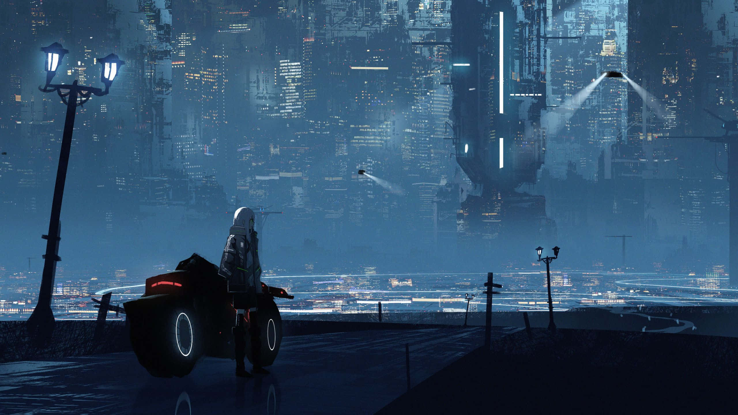 2560x1440 賽博龐克夜景 壁紙 — 一個孤獨的身影騎著未來風格的電單車，在濕漉漉的城市街道上，在閃爍的路燈下停下，凝視著夜晚霓虹燈閃爍的摩天大都市。