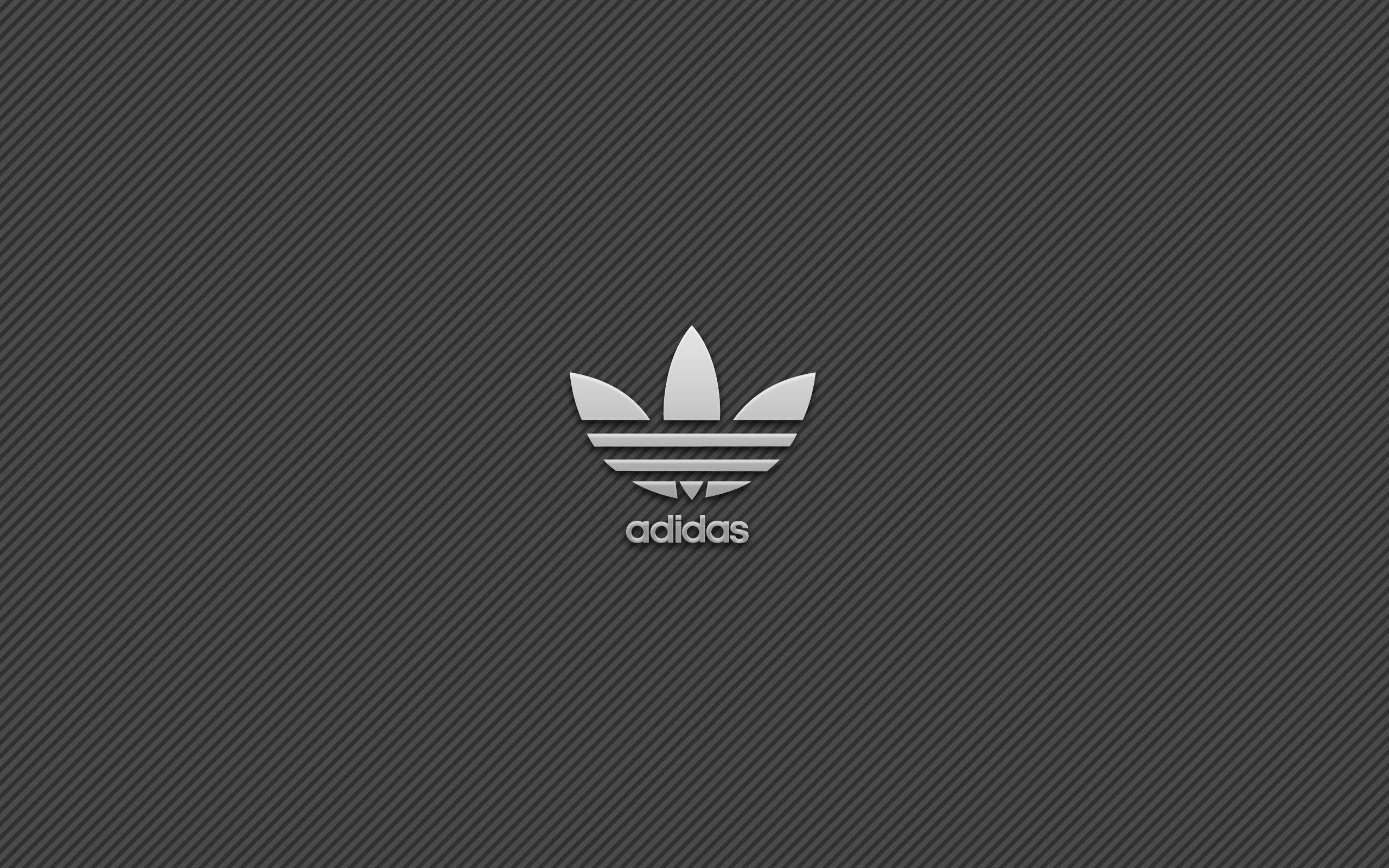 酷炫2D阿迪達斯標誌 壁紙 — 一個極簡風格的銀色Adidas標誌，居中在深灰色斜紋背景上。