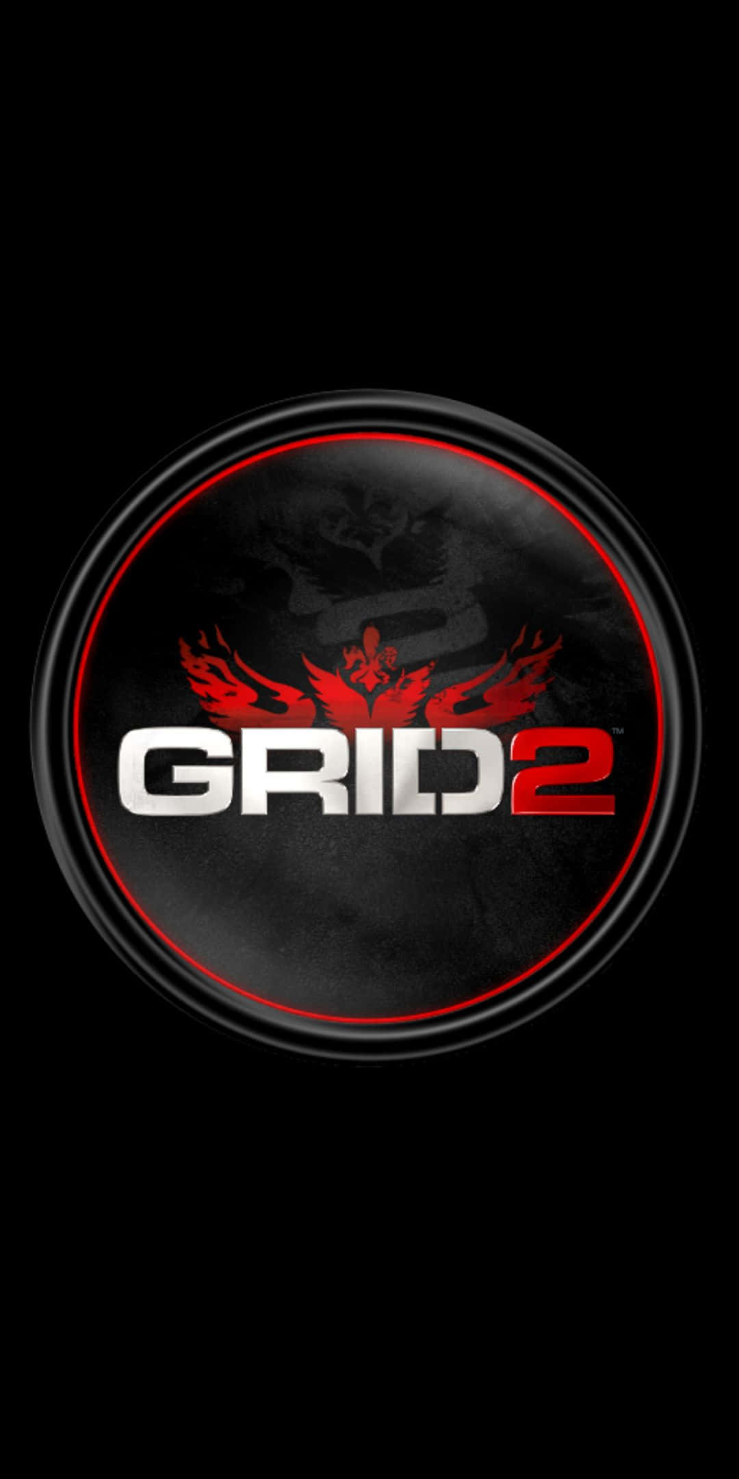 像素3網格2背景：黑色圓形標誌 壁紙 — GRID 2 標誌在帶有紅色邊框的黑色圓形背景上發出紅色翅膀的光芒。