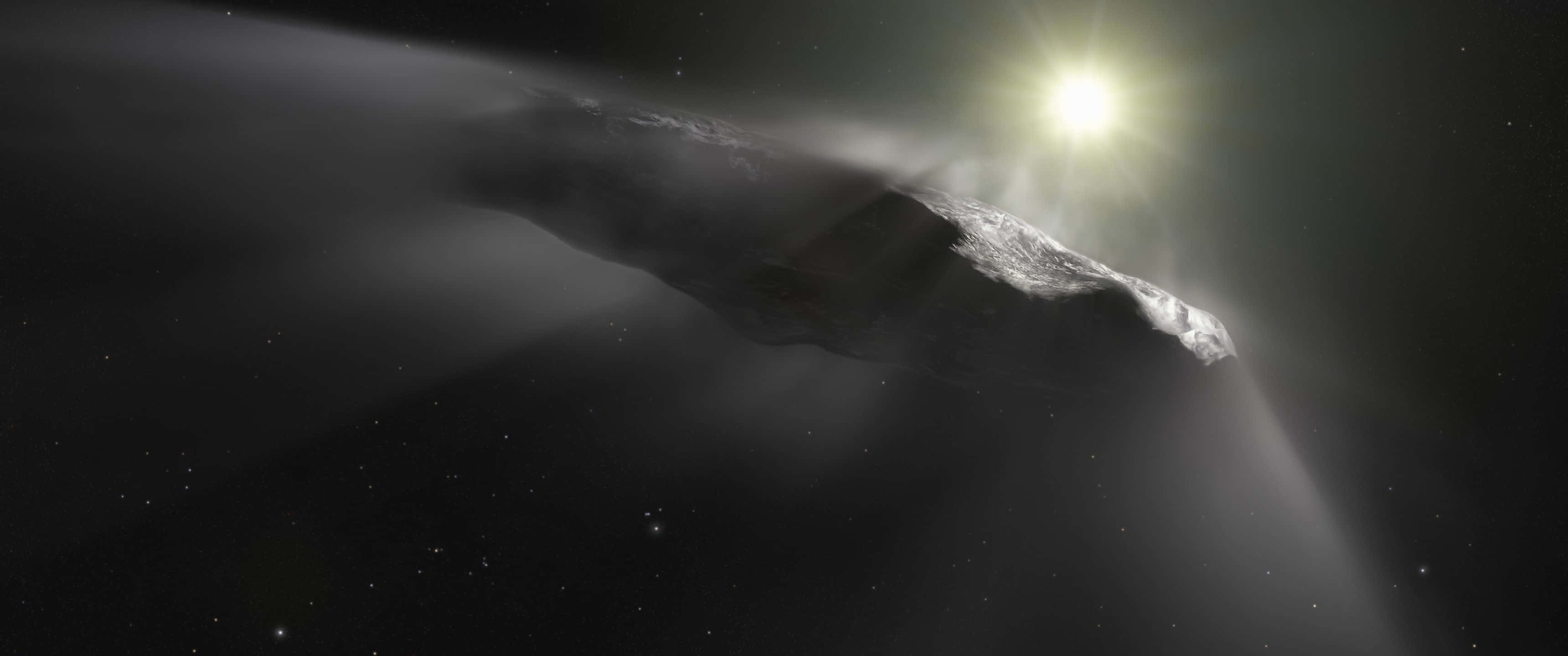 3440x1440 太空神秘的恆星際小行星 壁紙 — 一顆巨大的小行星在太空中滑行，明亮的太陽在其後方投射出戲劇性的光線，背景是星場。