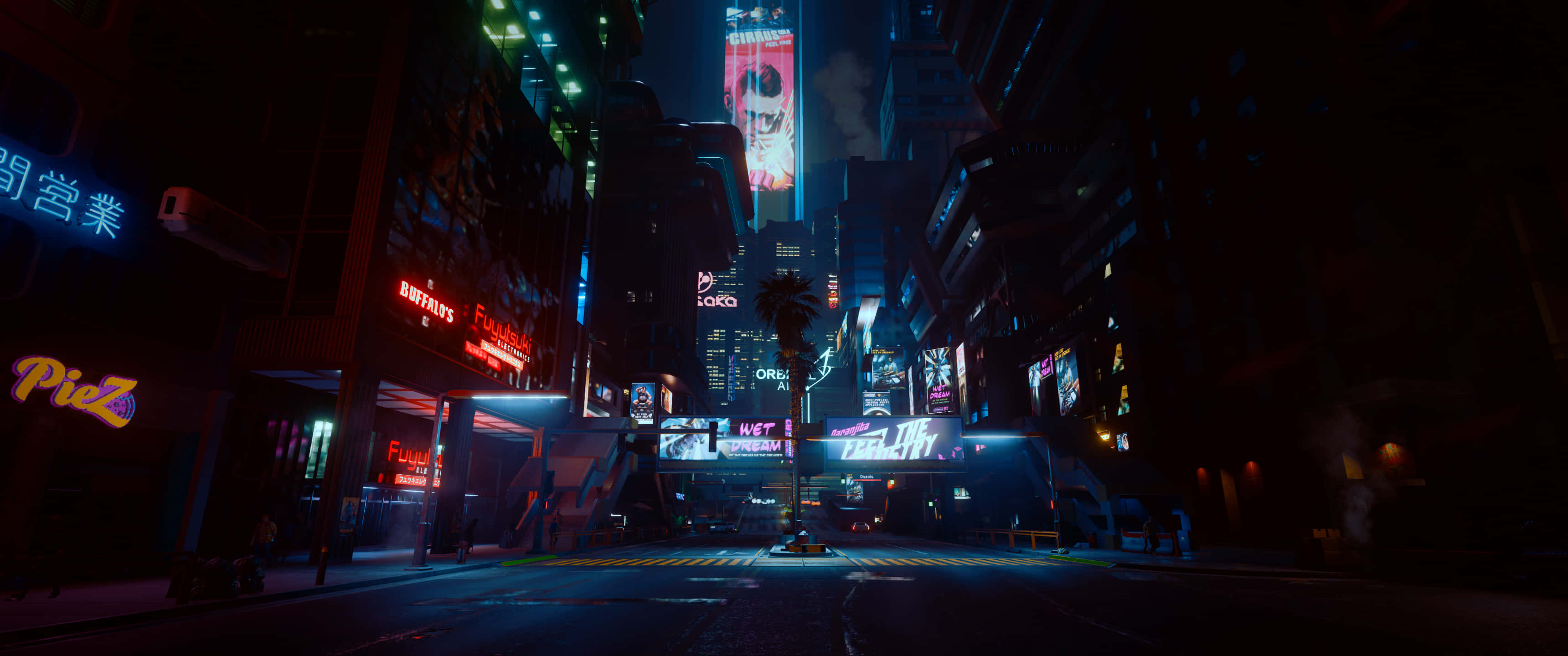 探索賽博龐克 3440x1440 中霓虹浸染的未來小巷 壁紙 — 夜晚霓虹燈照亮的城市街道，高聳的建築物、發光的招牌，以及一棵孤獨的棕櫚樹在潮濕的人行道上投下陰影。