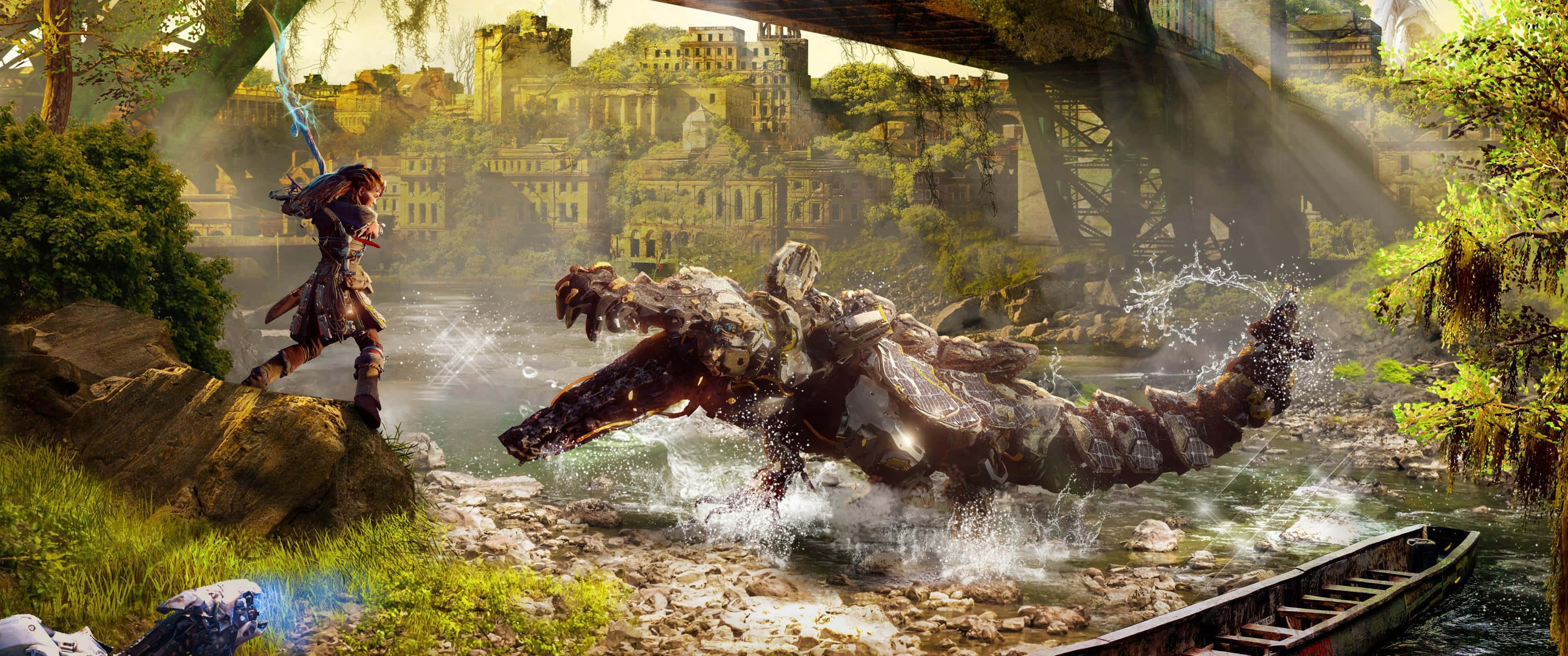3440x1440 遊戲 Horizon Zero Dawn 壁紙 — 一名戰士手持發光劍，在陽光照耀的河流中與一條巨大的鱷魚搏鬥，周圍是雜草叢生的廢墟和茂密的綠色植物。