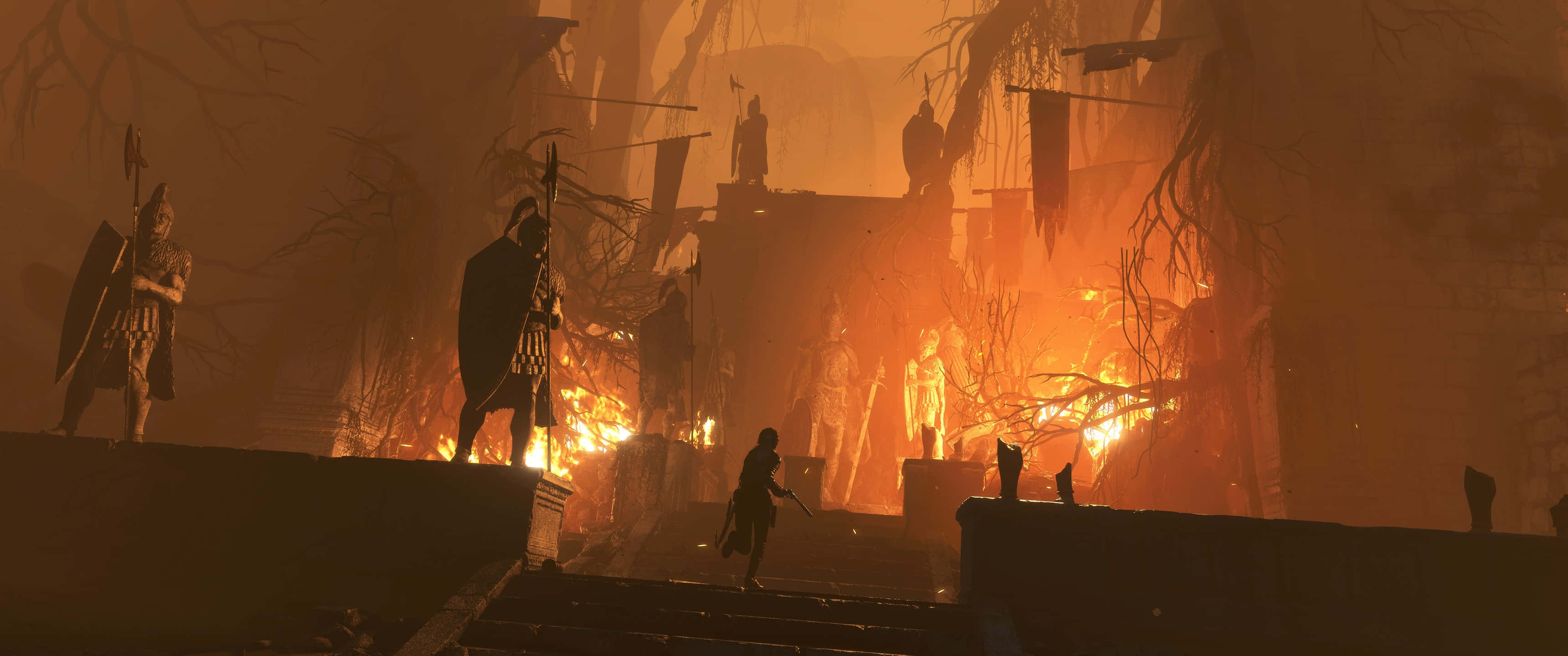 失落之城 3440x1440p《古墓麗影：崛起》背景 壁紙 — 剪影戰士站在被橙色火焰和煙霧吞噬的燃燒堡壘中。