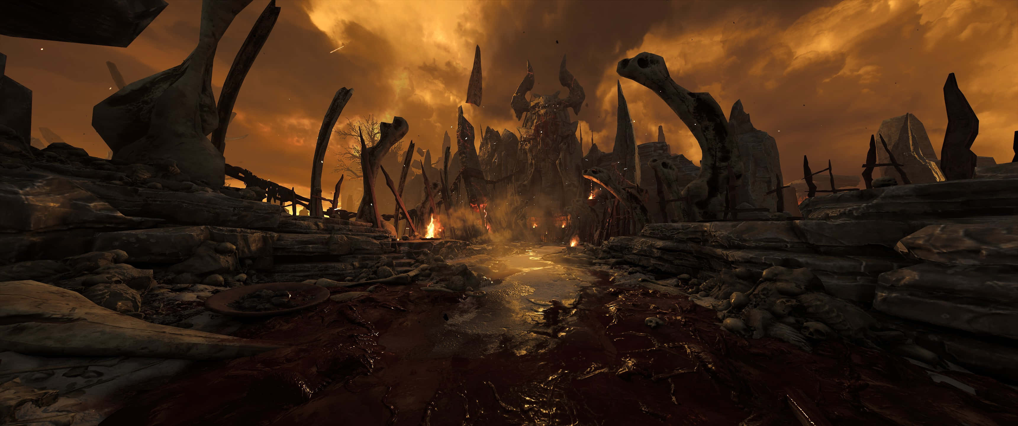 在 3440x1440p Doom 中選擇你的道路 壁紙 — 一片荒涼的戰場，天空火紅橙色，破碎的石頭結構和發光的餘燼散落在泥濘的地形上。