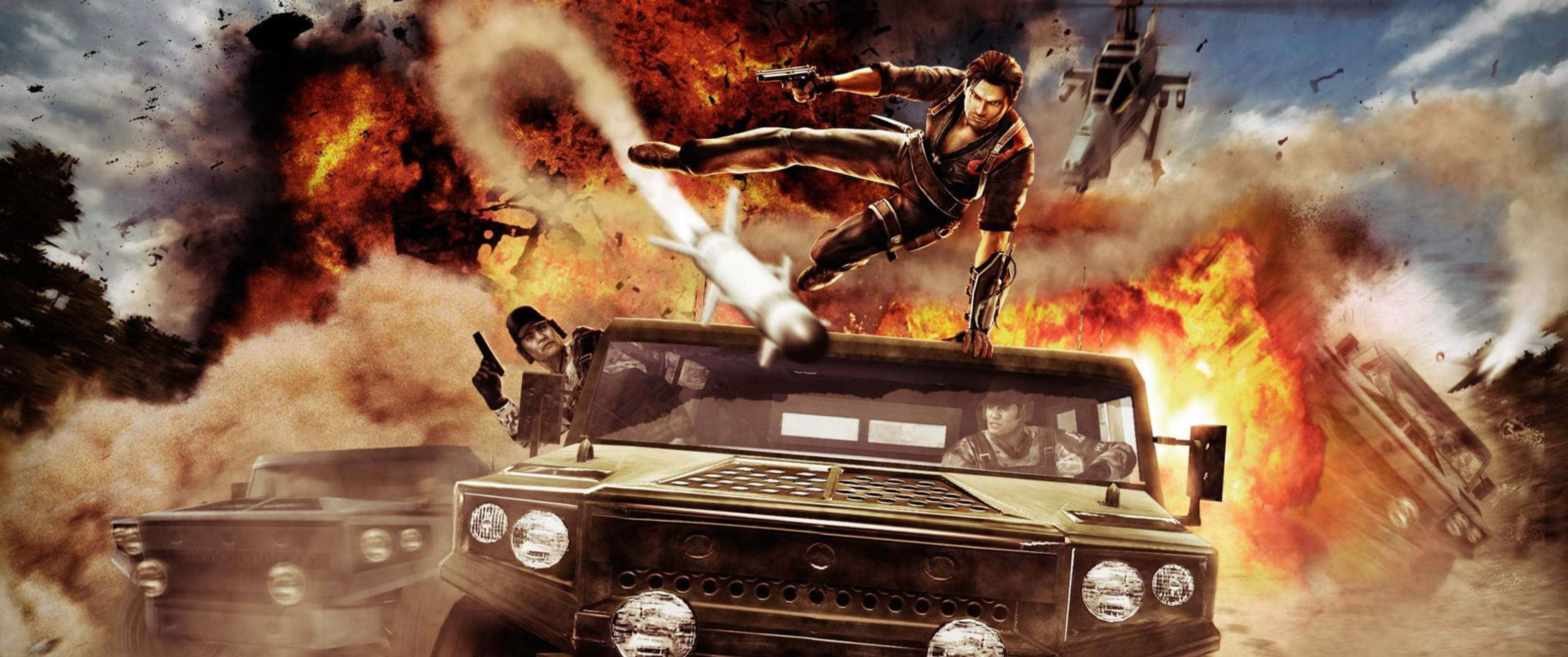3440x1440p《Just Cause 4》爆炸海報背景 壁紙 — 一名士兵跳過軍用卡車，在爆炸和直升機的混亂戰場上發射火箭。