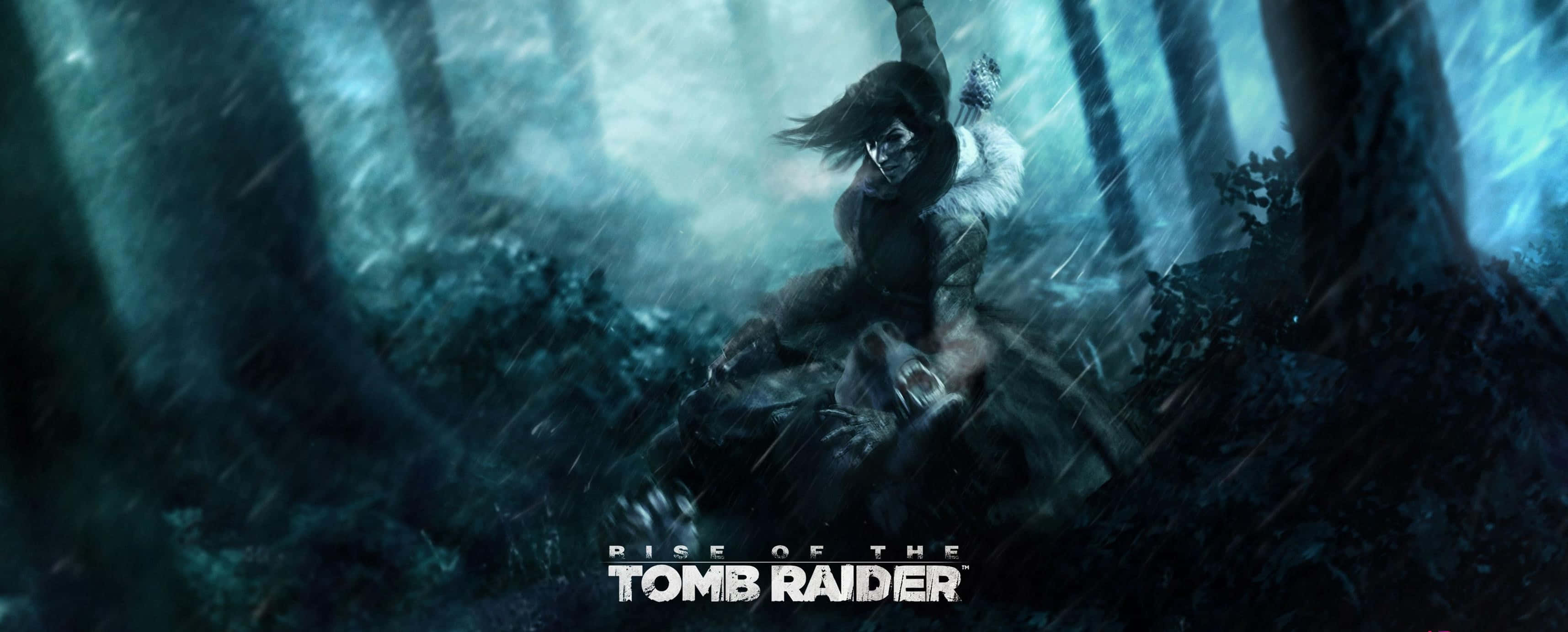 西伯利亞密林 3440x1440p《古墓麗影：崛起》背景 壁紙 — 一位兇猛的 Tomb Raider 戰士在昏暗藍光下，於風暴籠罩、迷霧瀰漫的森林中與怪物搏鬥。