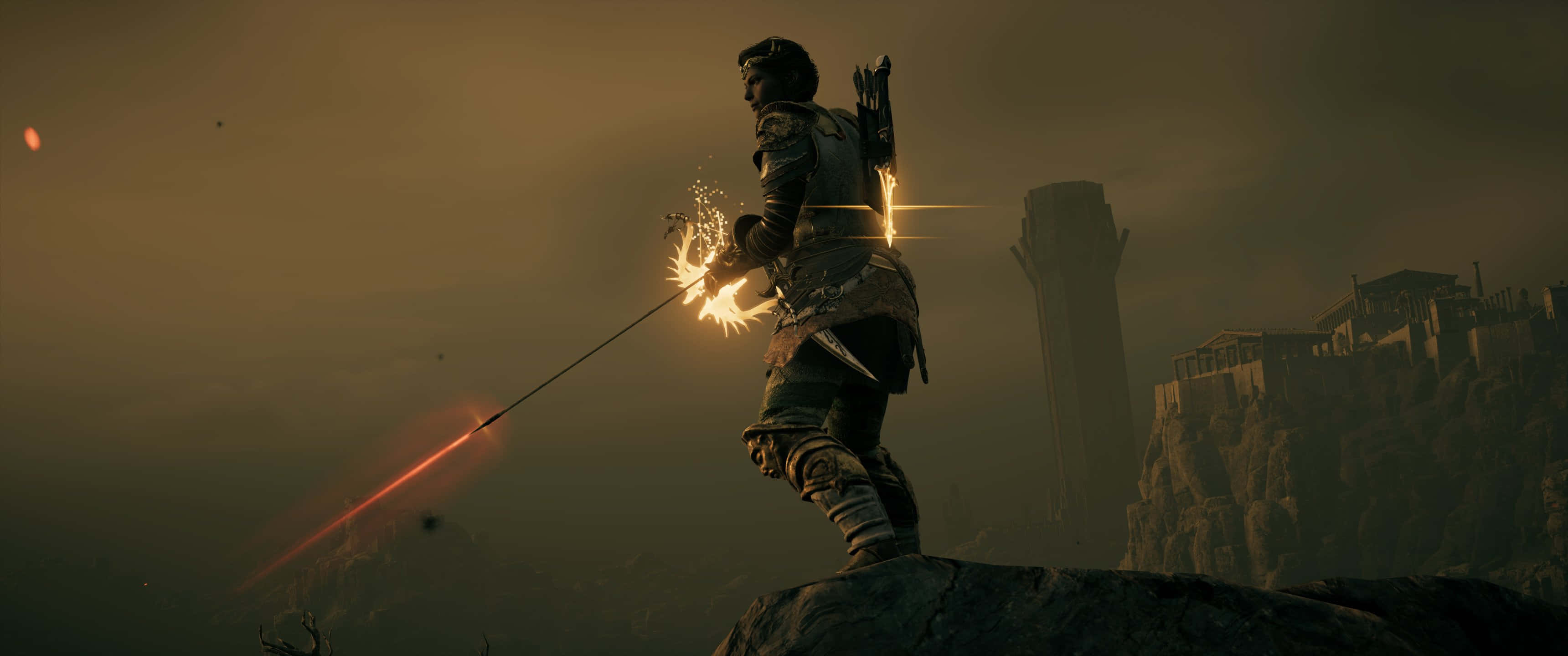 3440x1440p 刺客信條：奧德賽 背景持弓箭的戰士 壁紙 — 一名戰士站在岩石露頭上，揮舞著發光的劍，背景是朦朧的日落天空，遠處有古老的廢墟。