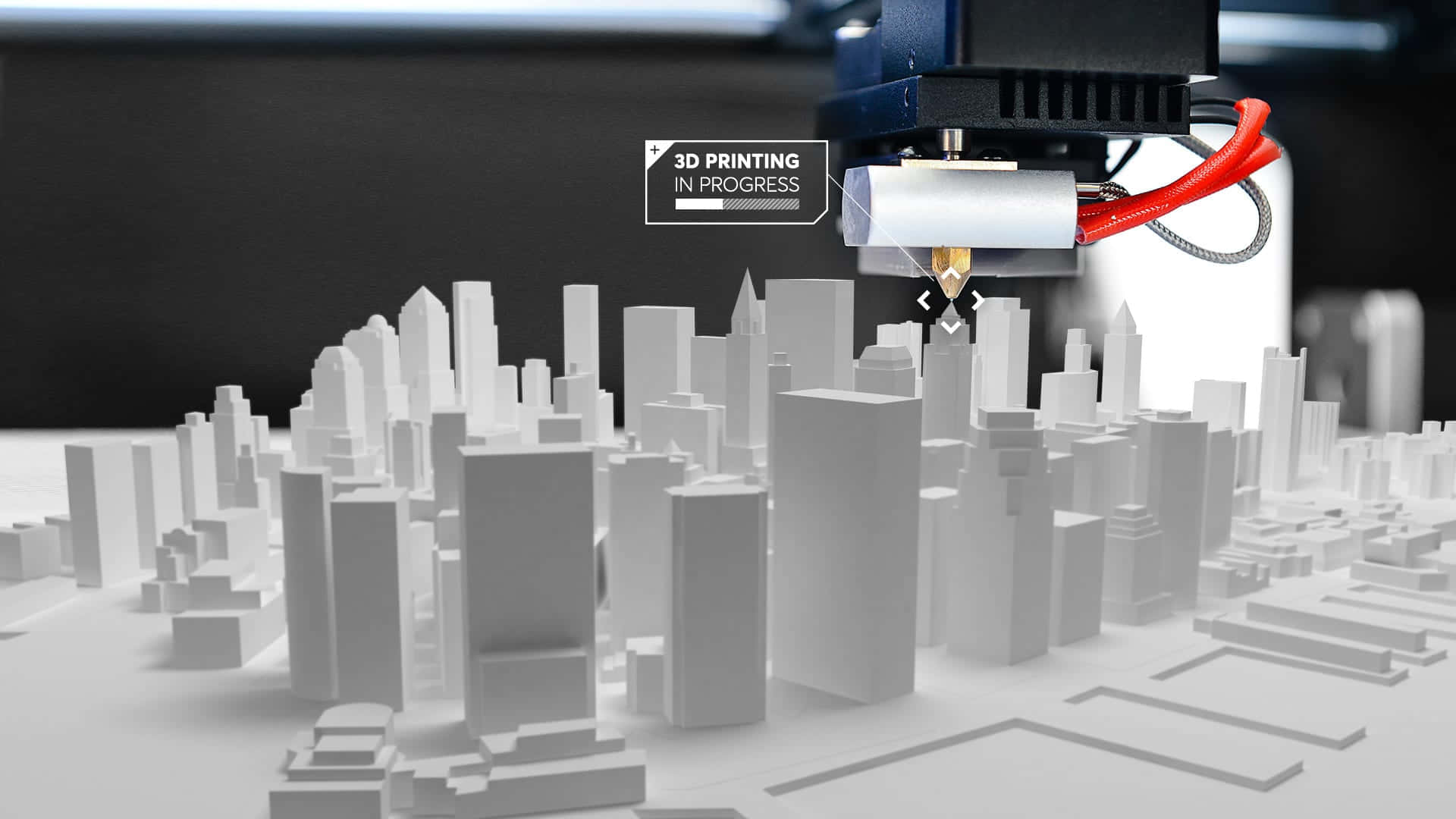 3d Printer 桌布 壁紙 — 3D打印機擠出線材，建造一個包含摩天大樓和道路的詳細白色城市景觀模型。