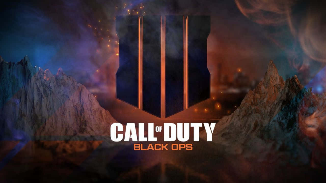 《決勝時刻：黑色行動4》｜準備迎接戰爭 壁紙 — Call of Duty Black Ops 標誌在煙霧瀰漫的暮色天空下，以戲劇性的山脈為背景，發出火橙色的光芒。