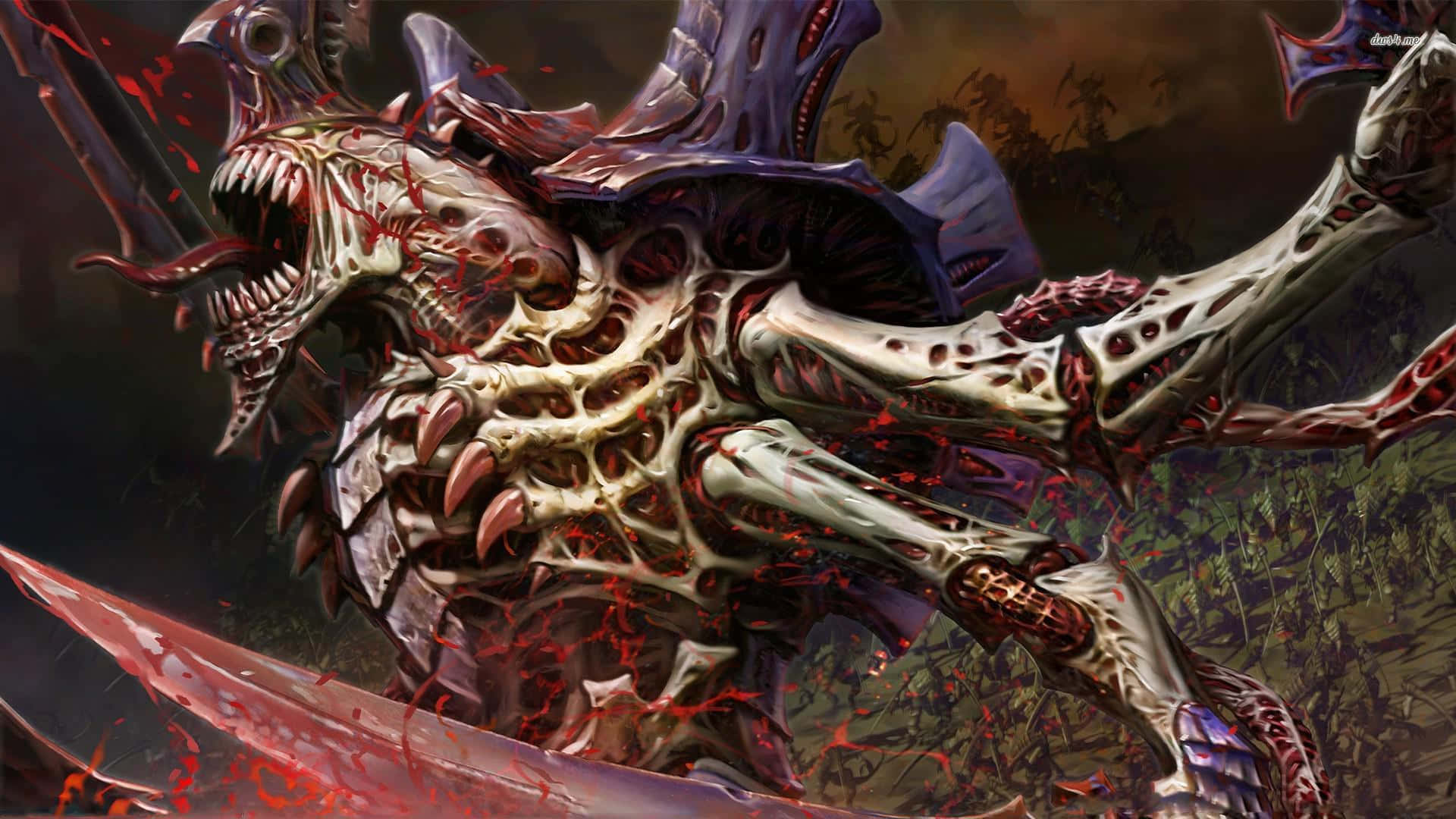 《戰鎚40K：戰錘3》背景 —— 魔鬼骷髏 壁紙 — 一個怪誕的生物機械怪物，有著鋸齒狀的牙齒和滴落的鮮血，在黑暗混亂的場景中向前猛撲。