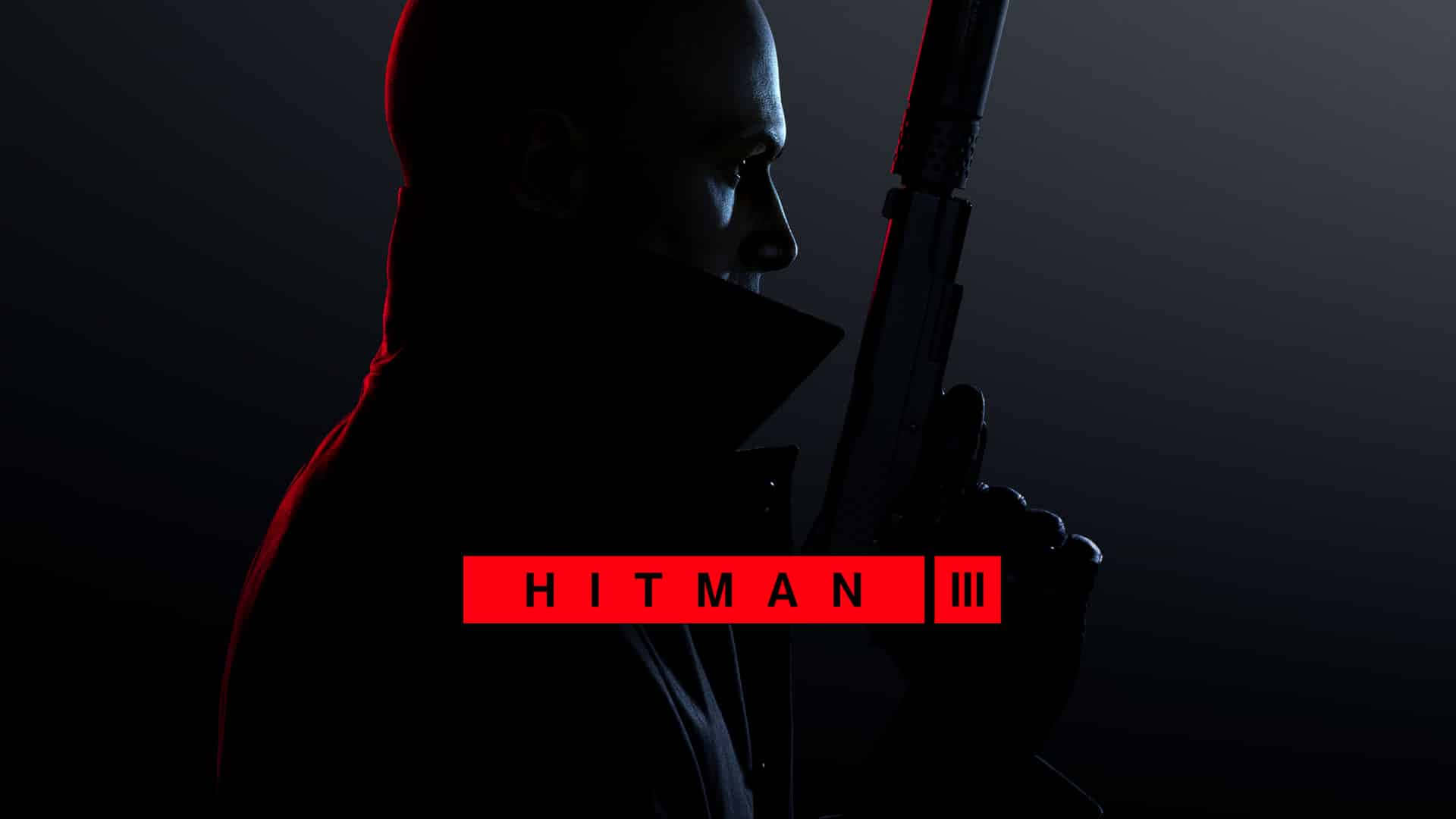 特工 47 在《Hitman 2》中瞄準目標 壁紙 — 一個光頭刺客穿著深色外套，手持步槍，背景為漸變色，帶有紅色發光文字「HITMAN III」的剪影。