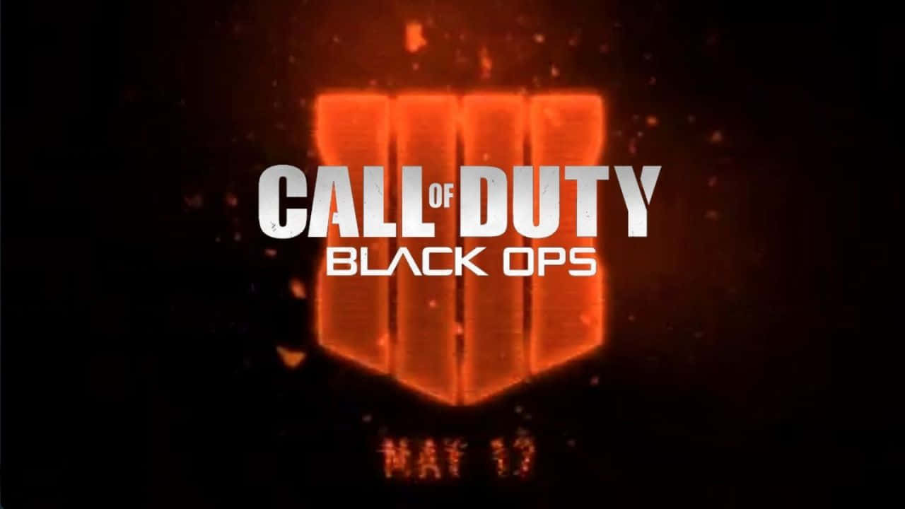 加入《決勝時刻：黑色行動4》720p戰場挑戰 壁紙 — Call of Duty Black Ops 標誌在黑暗背景上發出熾熱的橙色光芒，並帶有漂浮的火花。