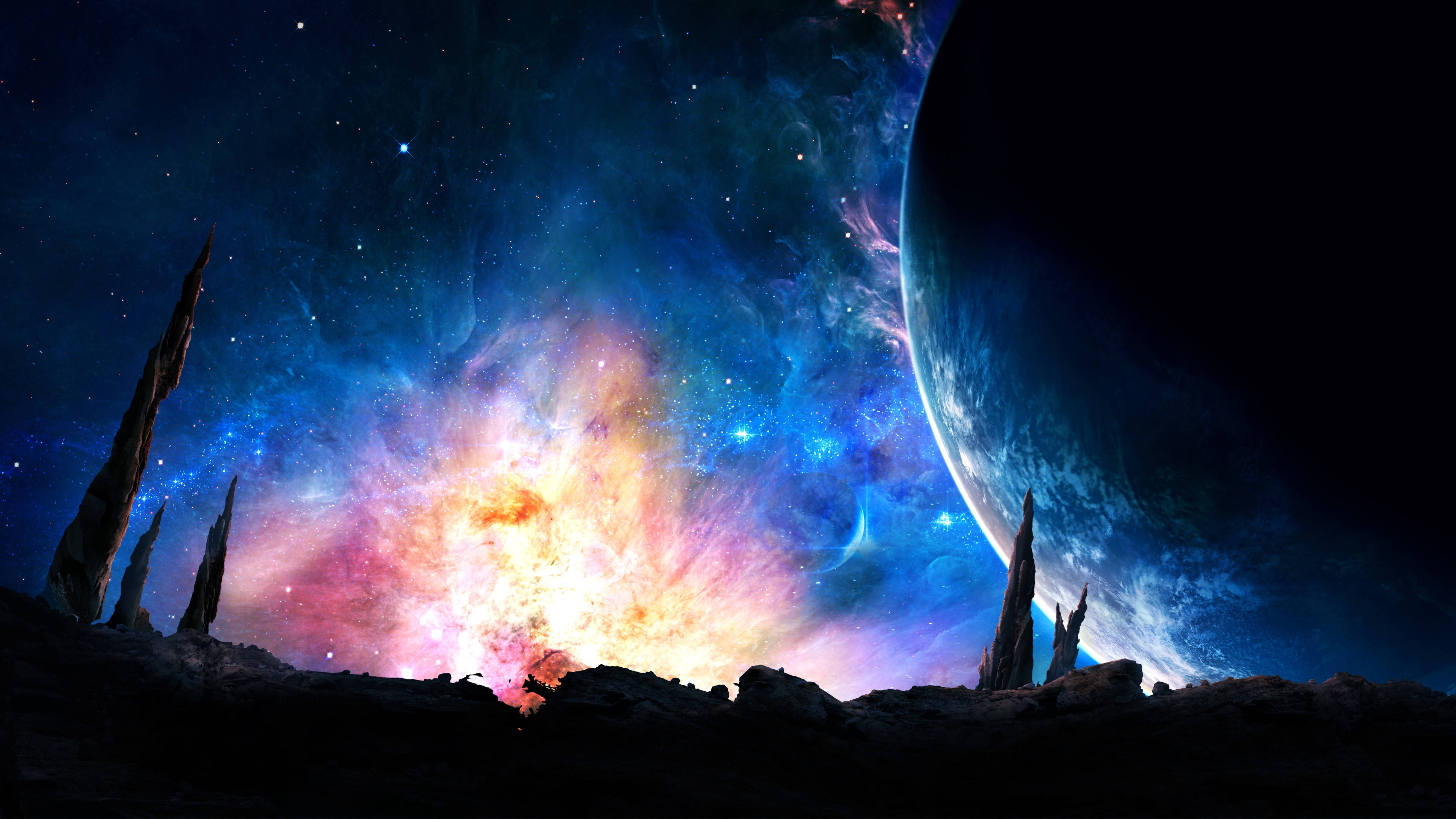 4D 超高清廣闊宇宙空間 壁紙 — 宇宙景觀，鋸齒狀岩石形成剪影，襯托著充滿活力的星雲和深空中的巨大行星。