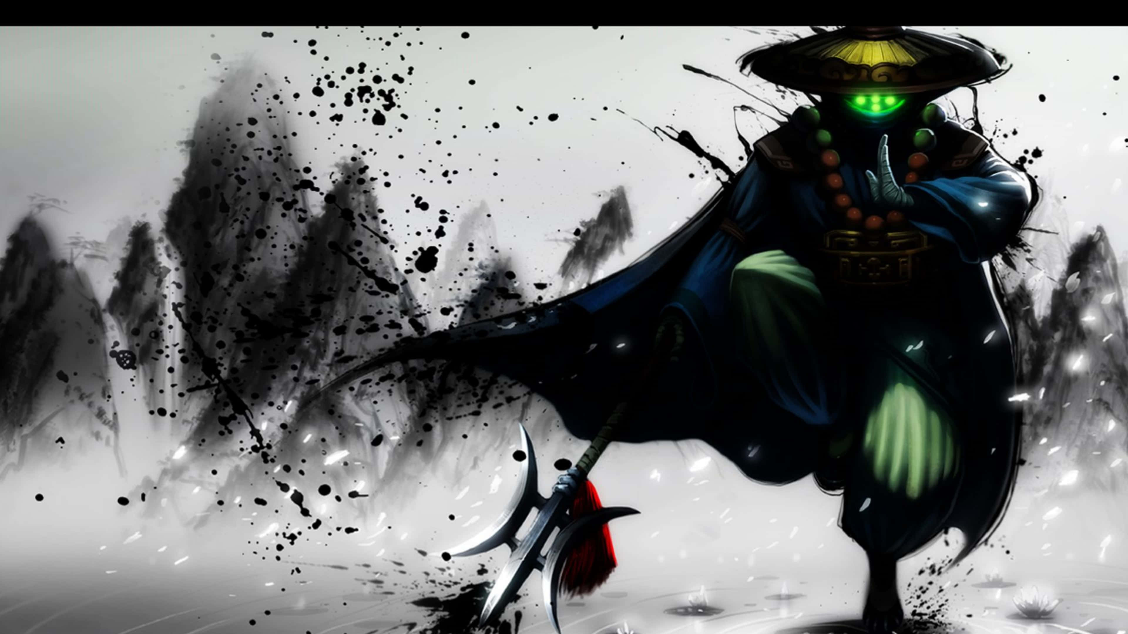 4K《英雄聯盟》的傳奇戰士 壁紙 — 一個神秘的忍者，擁有發光的綠色眼睛和寬邊帽，手持彎刀，站在霧氣繚繞的山景前。