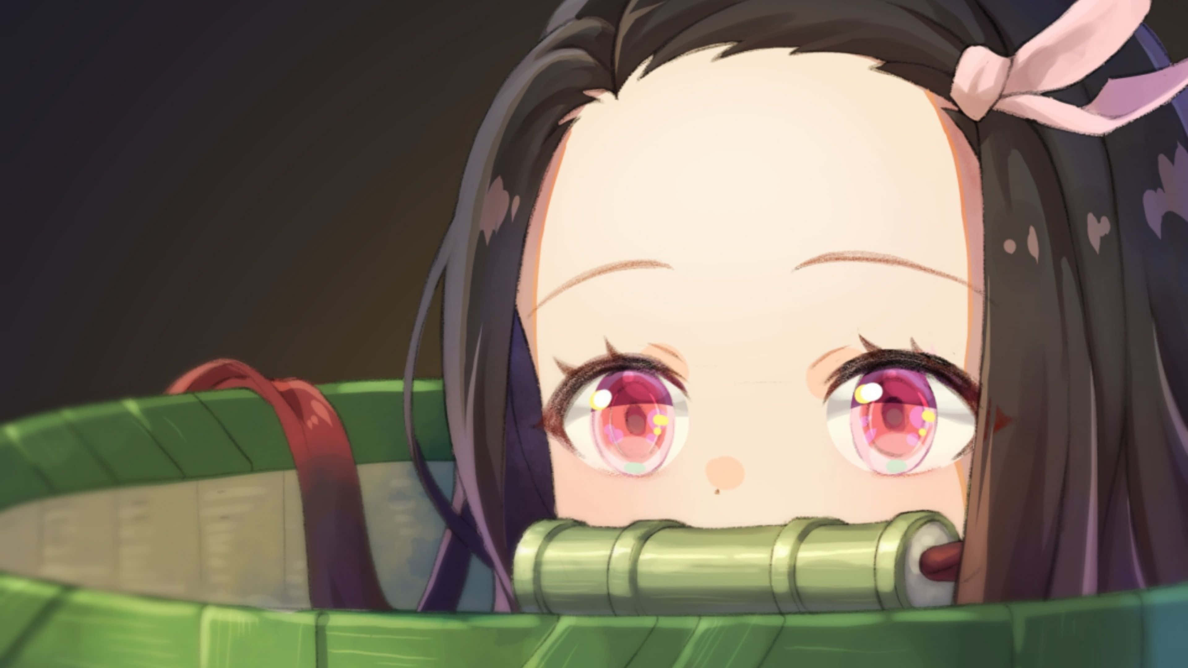 感受鬼滅之刃的力量——這款震撼 4K 背景 壁紙 — 一個特寫動漫女孩，粉紅色眼睛和深色頭髮，夜晚在綠色竹籬笆上偷看。