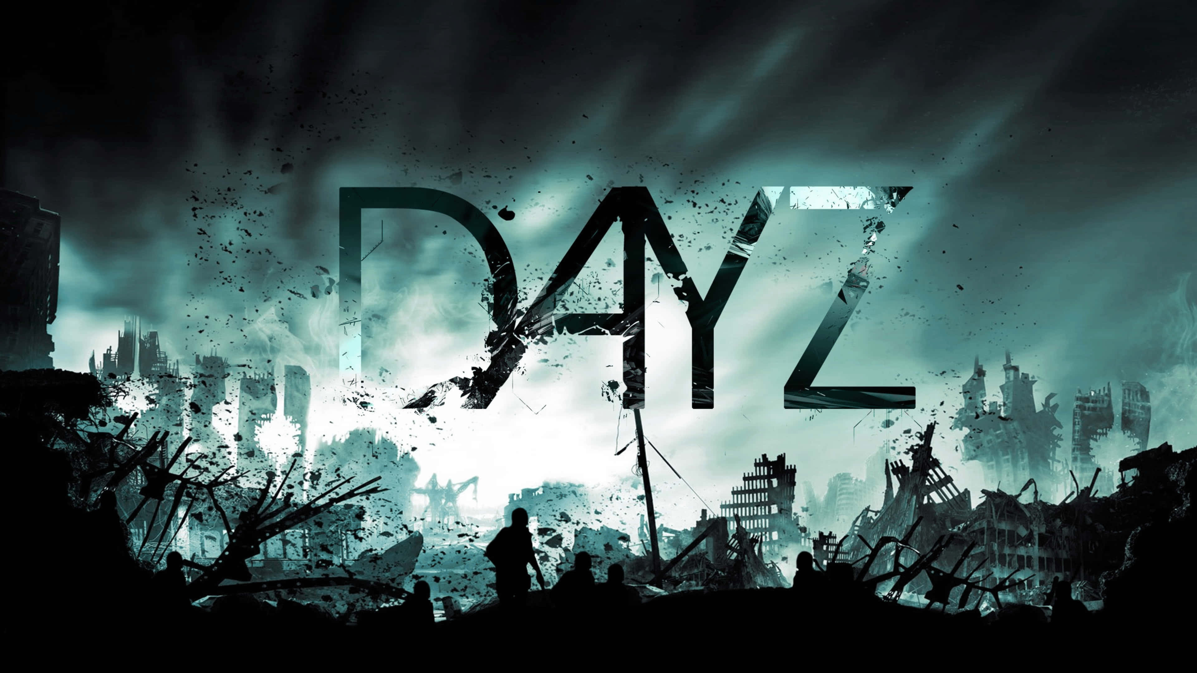 4K DayZ Epoch Mod 背景：廢墟城市 壁紙 — 剪影中的倖存者站在破碎的「DAYZ」標題前，背景是風暴藍綠色天空下的廢墟城市景觀。