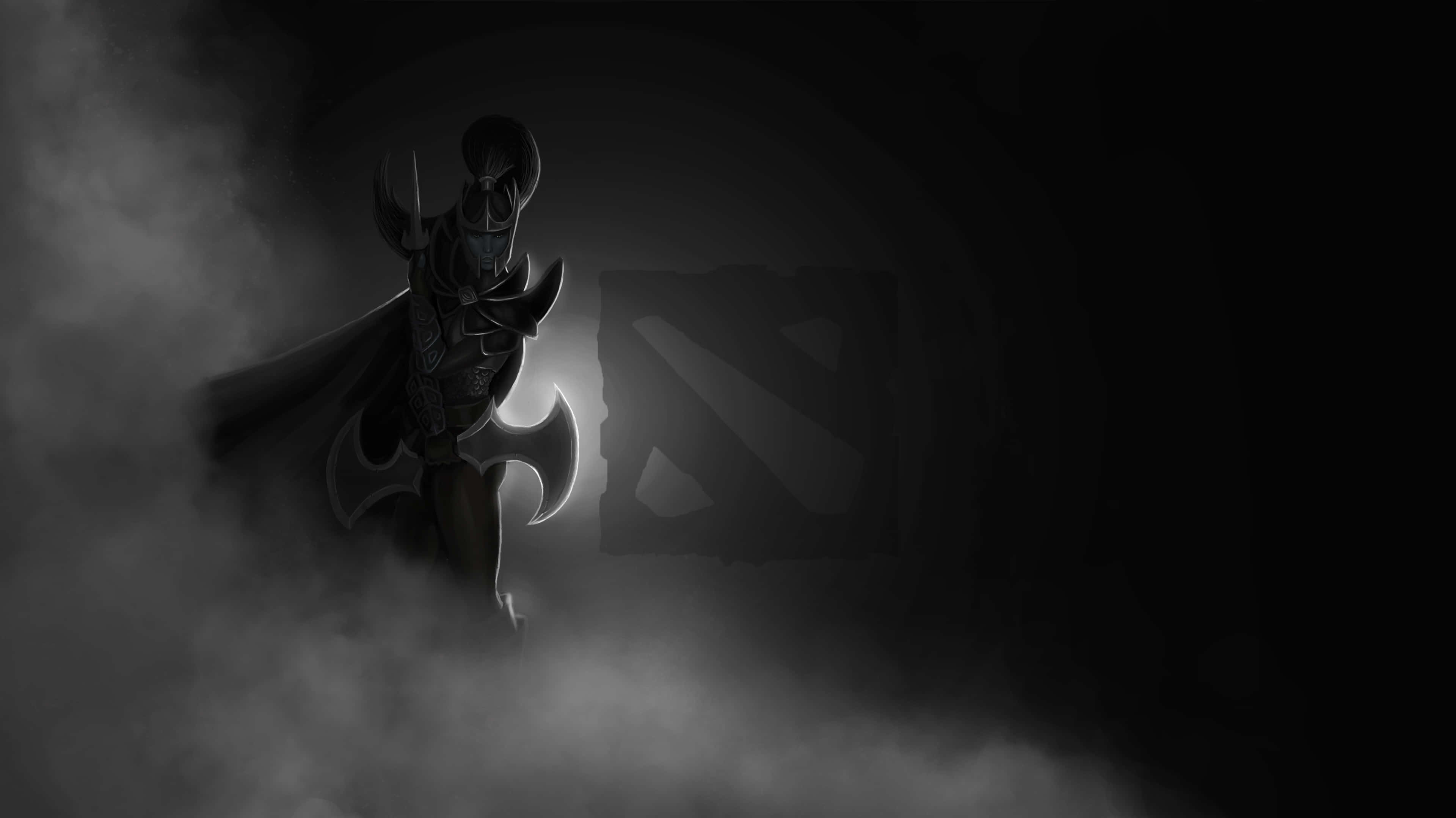 4K Dota 2 背景 - 淡灰色 壁紙 — 一個身穿暗色盔甲、披著斗篷、手持斧頭的戰士從陰暗隧道中的迷霧中出現，背後有一個發光的徽章。