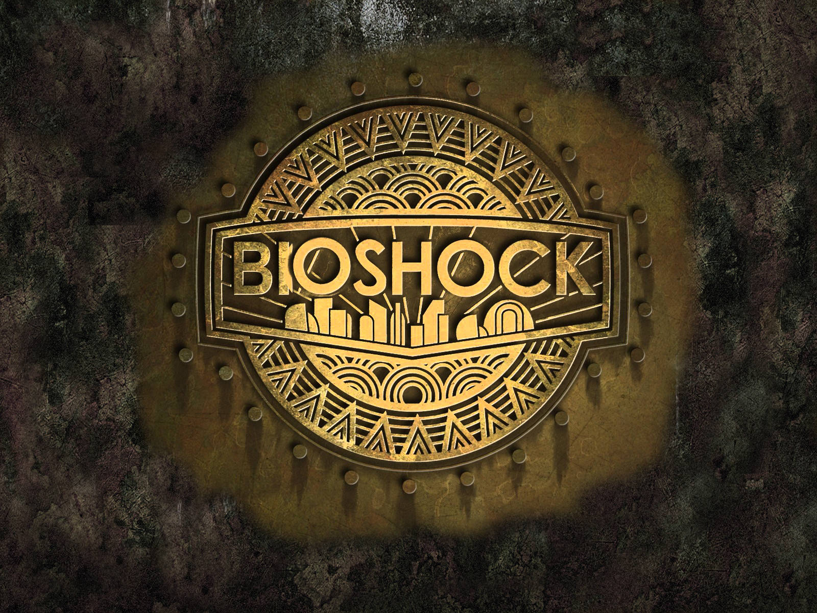 藝術裝飾風生化奇兵 4K 標誌 壁紙 — 在昏暗燈光下，金色Bioshock標誌帶有裝飾藝術風格圖案，嵌入生鏽金屬板中。