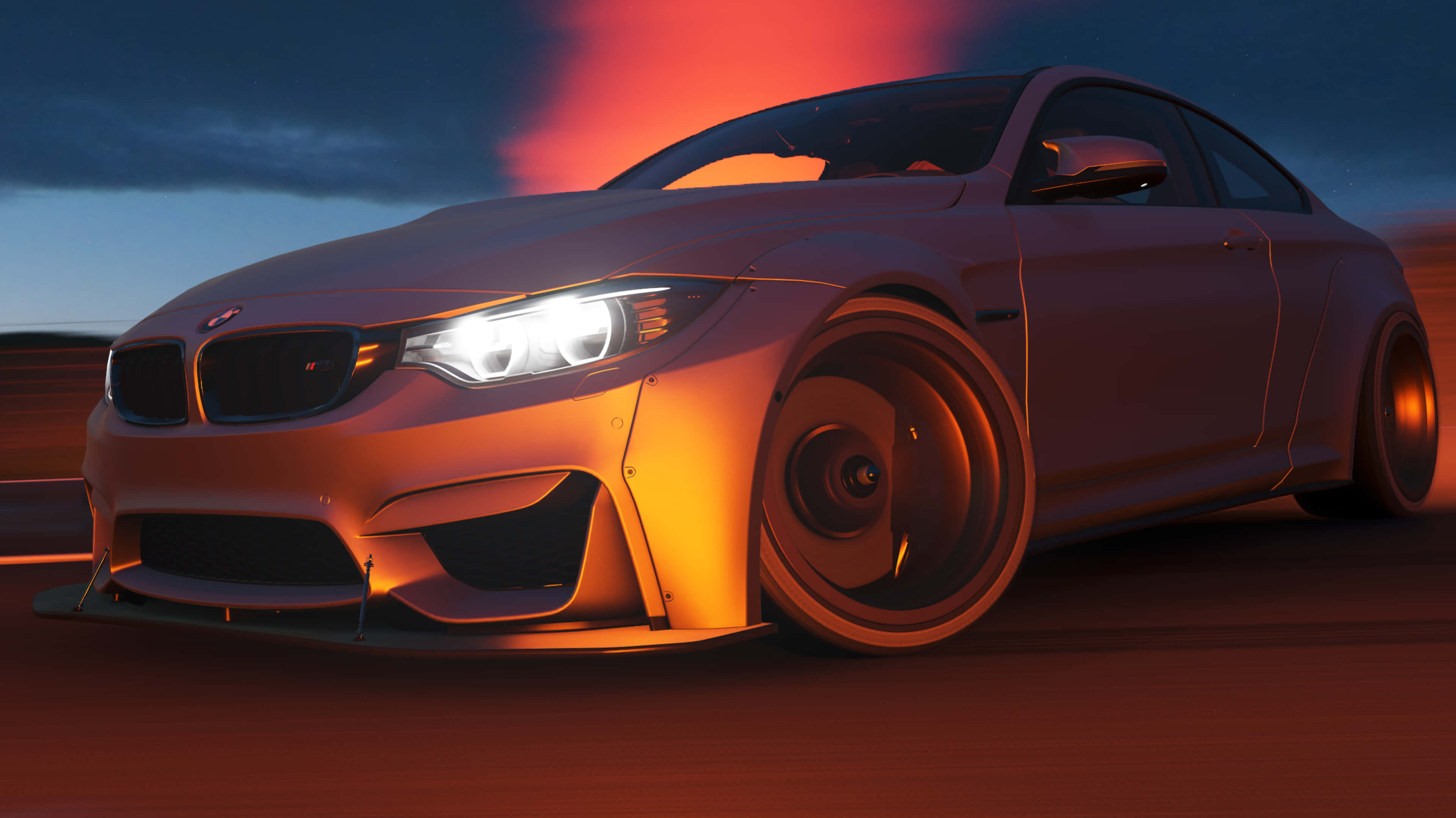 4K Forza Horizon 4 背景：灰色 2016 BMW M4 GTS 壁紙 — 一輛時尚的銀色BMW M4轎跑車在熾熱的夕陽天空下滑行，帶有發光的頭燈和動態模糊效果。