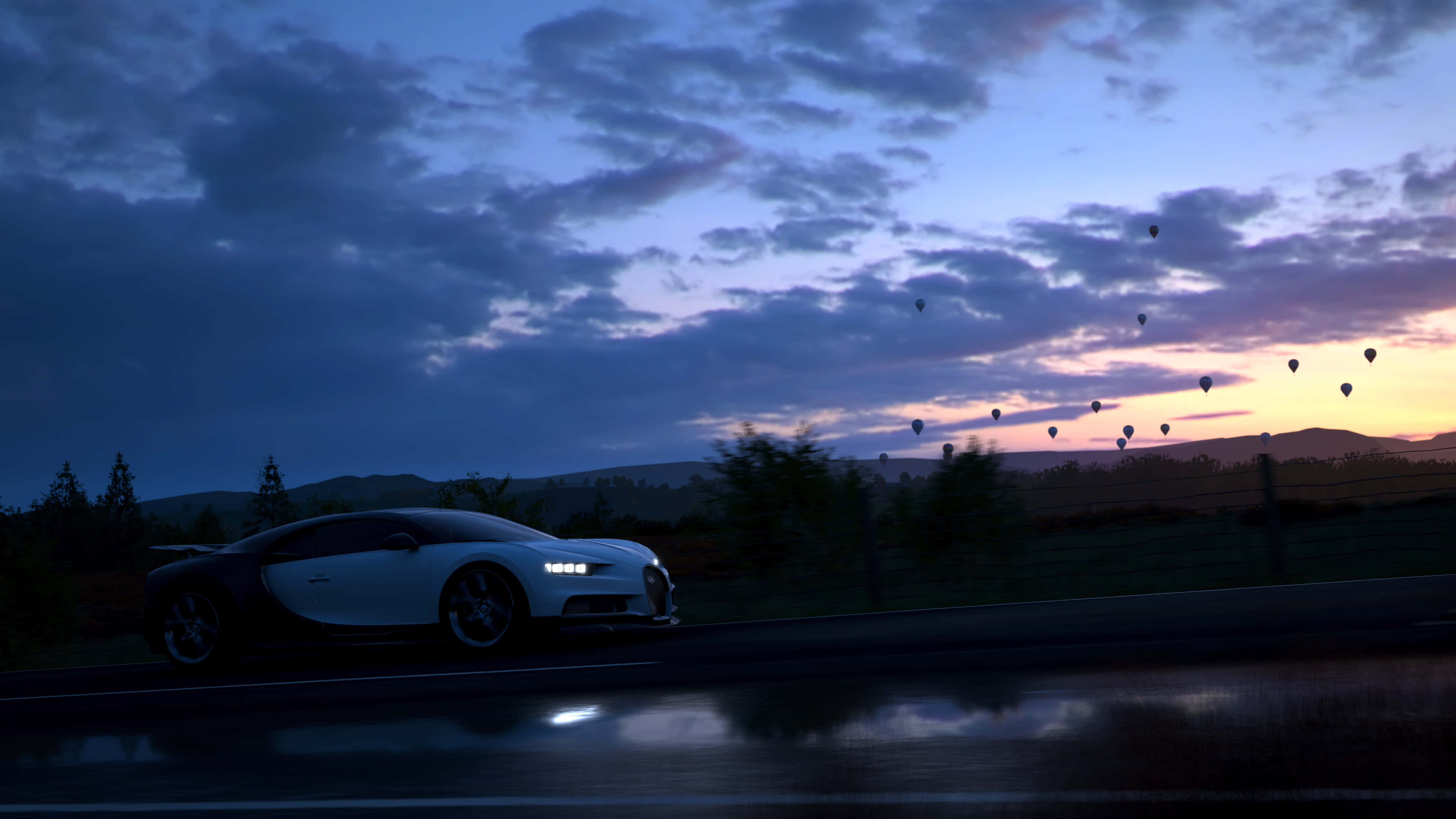 4K Forza Horizon 4 背景：白色配黑色 Bugatti Chiron 壁紙 — 一輛白色Bugatti在黃昏時分在潮濕的道路上疾馳，熱氣球在紫色和橙色的天空中飄蕩。