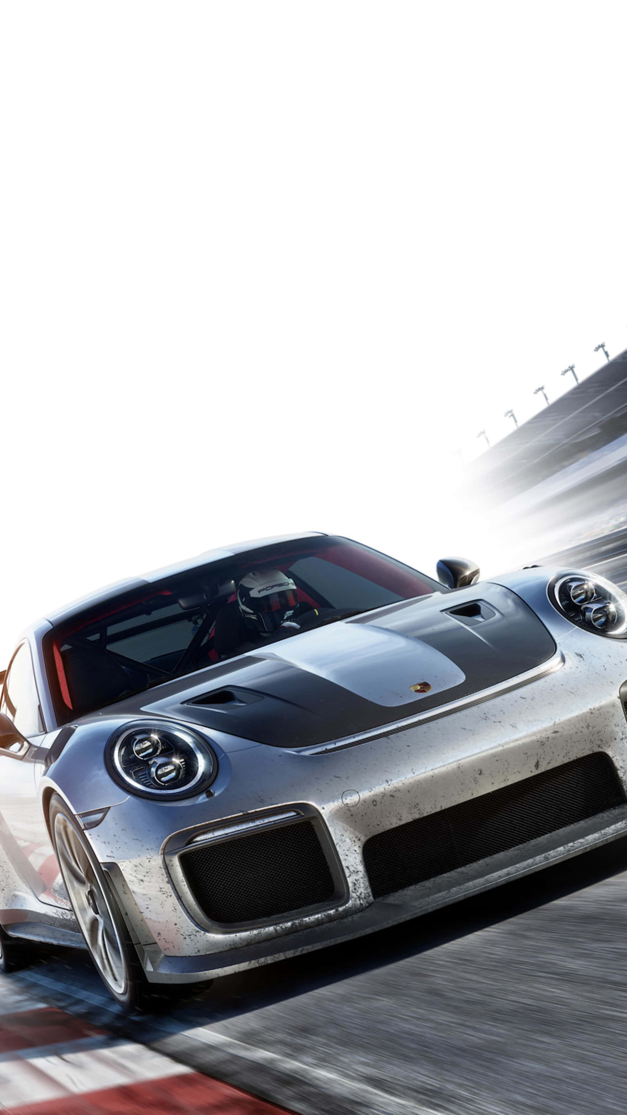 4K《Forza Motorsport 7》背景：灰色 Porsche 壁紙 — 一輛銀色保時捷911 GT1賽車在賽道上高速行駛，帶有動態模糊和明亮的天空背景。