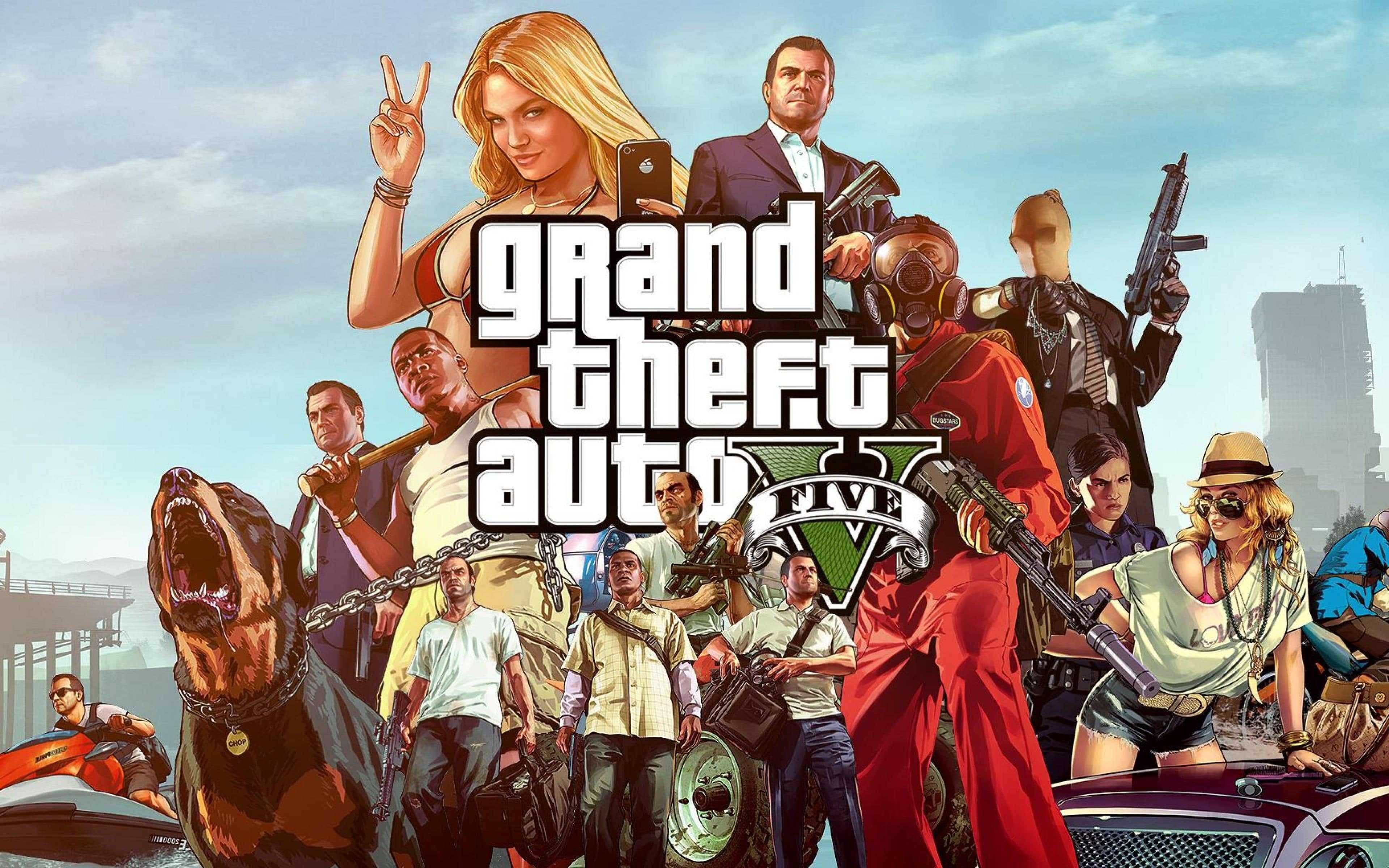 4K GTA 5 遊戲角色群像 壁紙 — 一張充滿活力的數位藝術海報，為Grand Theft Auto V設計， featuring 多樣角色手持武器和一隻咆哮的狗，背景是城市天際線。