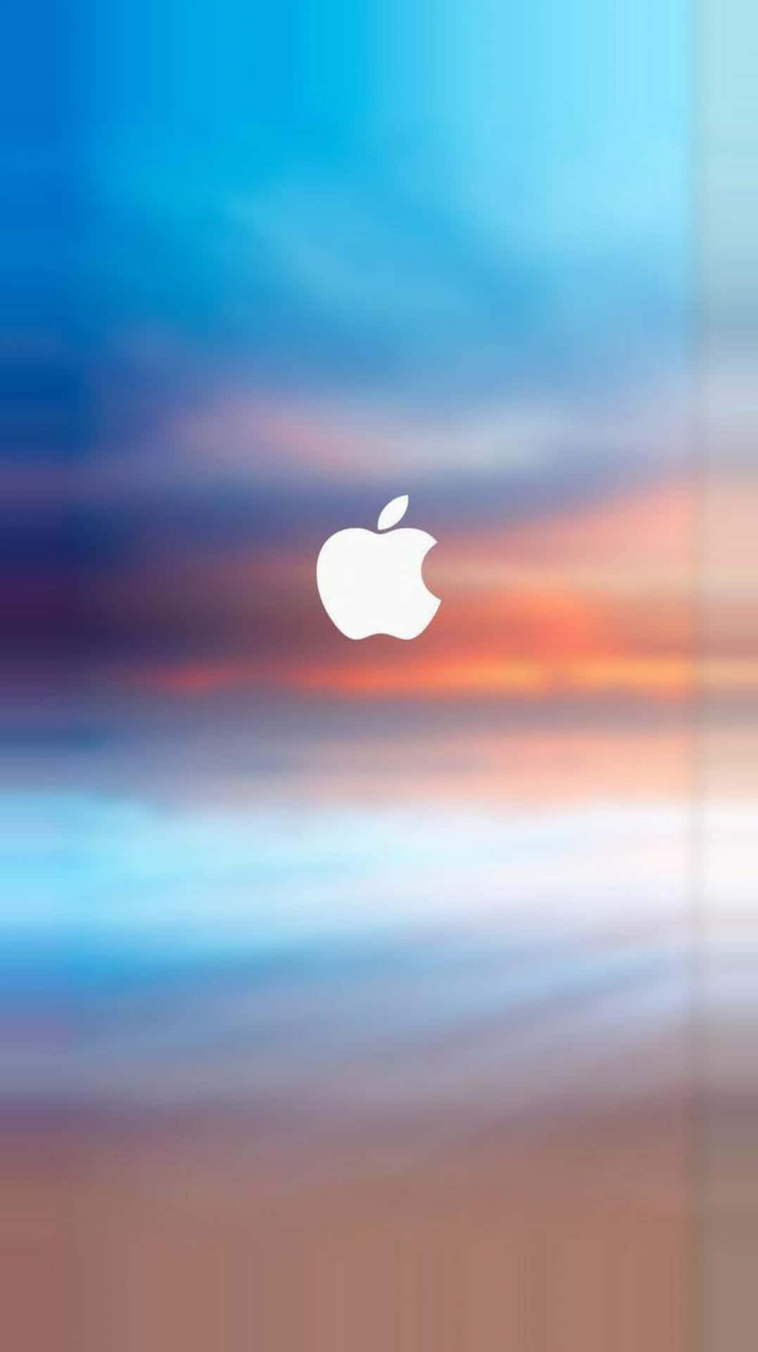 白色Apple標誌在色彩繽紛的日落天空背景上。