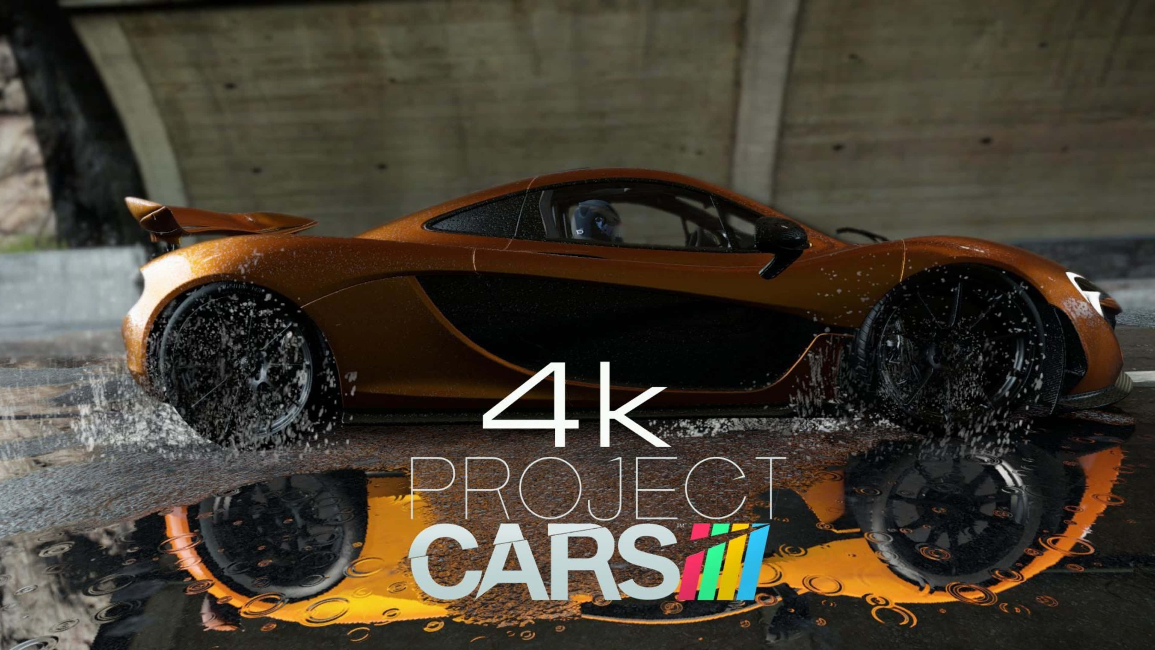 4K Project Cars 銅色麥拉倫背景 壁紙 — 一輛光澤的橙色McLaren跑車在混凝土天橋下的水坑中濺起水花，出現在高解像度的電子遊戲場景中。
